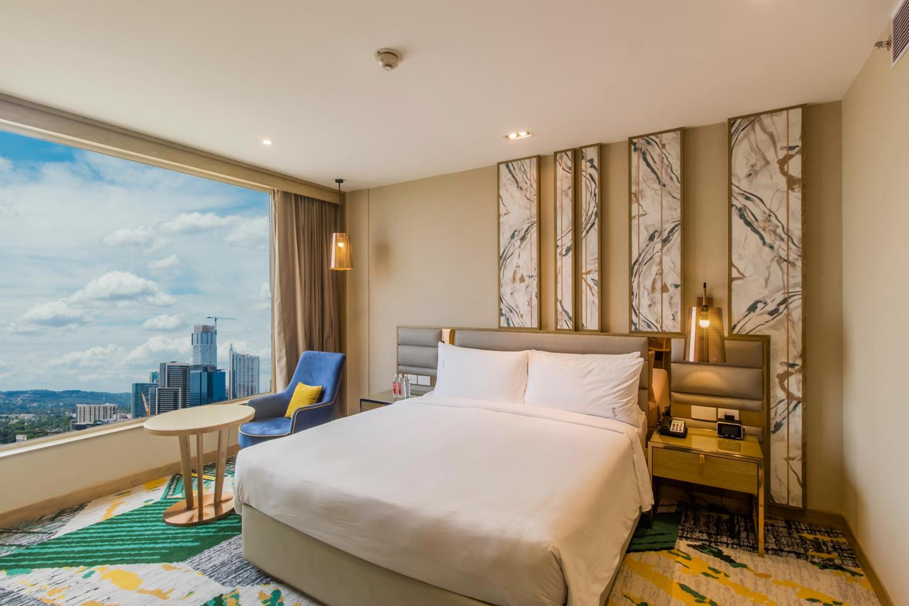 One-Bedroom Suite with 20% discount on Food And Soft Beverages and Laundry photo 3
