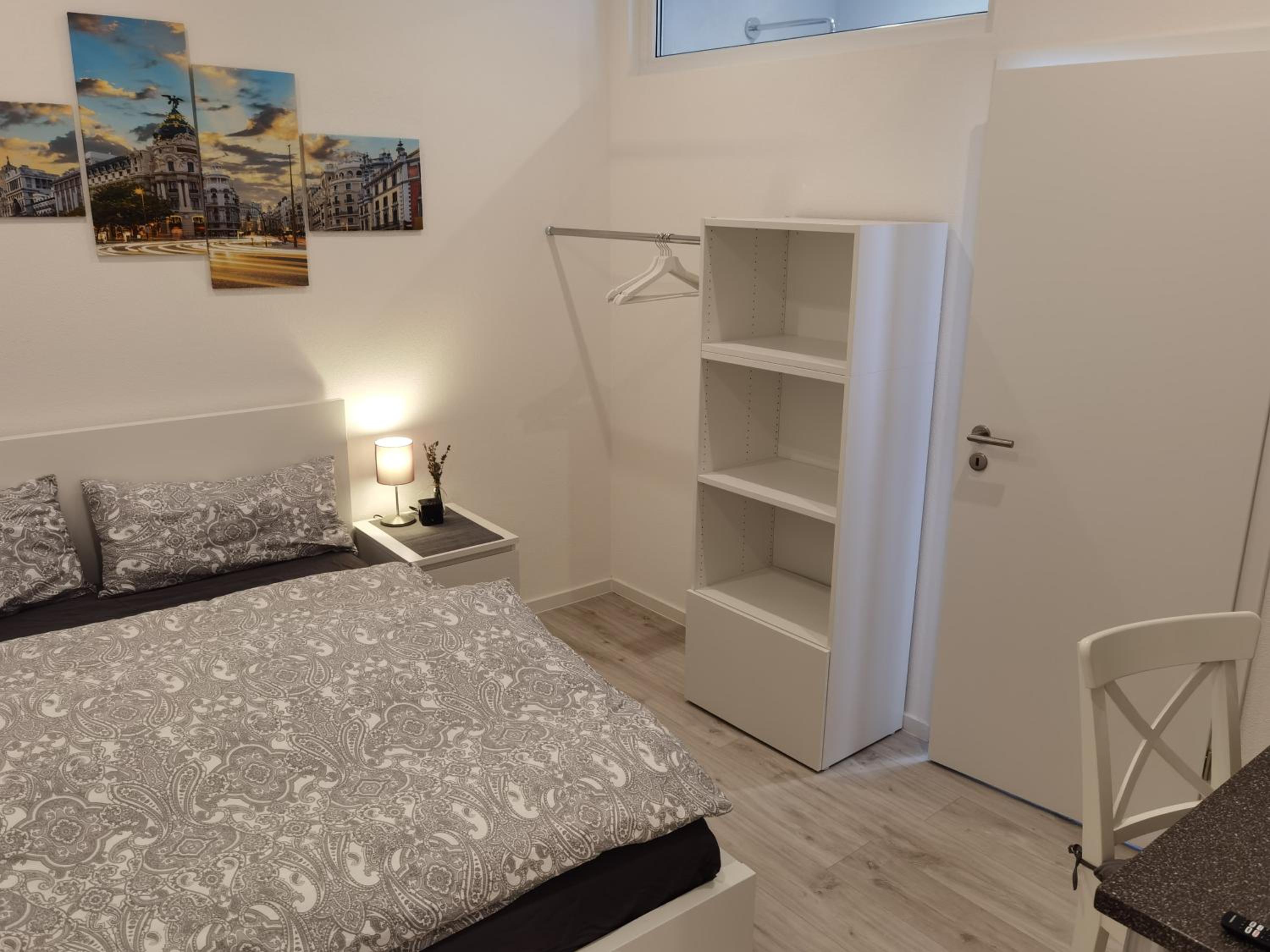 One-Bedroom Apartment photo 1