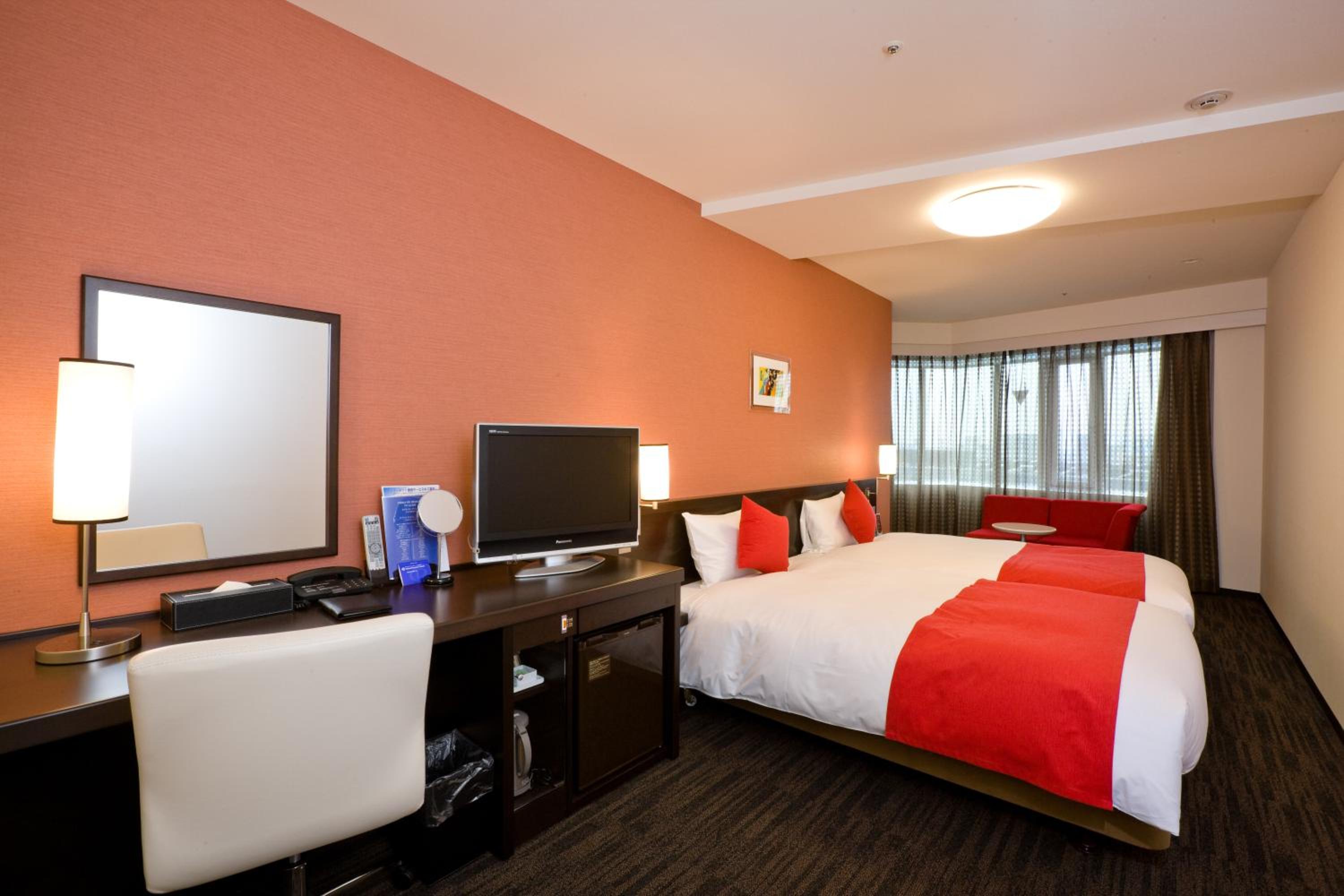 Twin Room - Non-Smoking - Photo 2