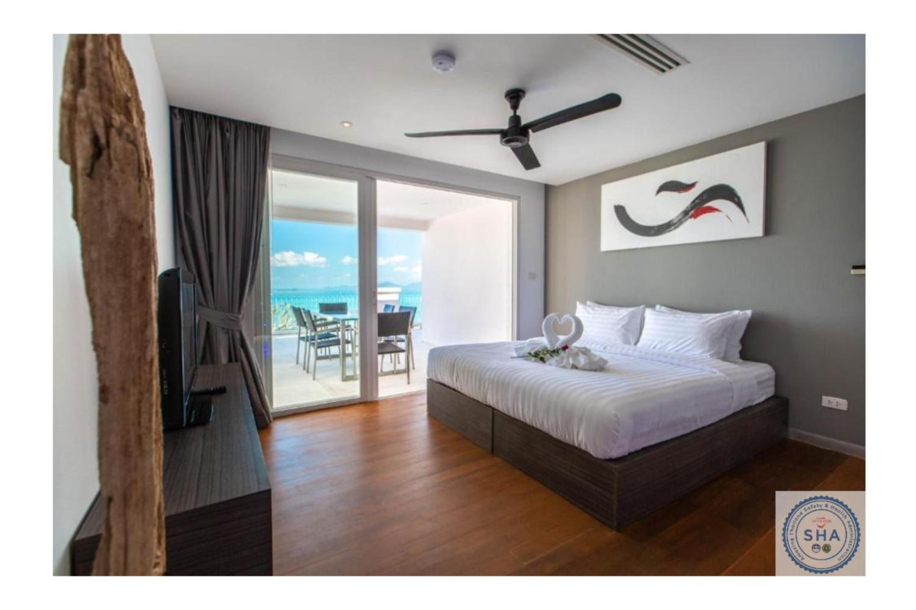 Superior Suite with Sea View - Photo 10