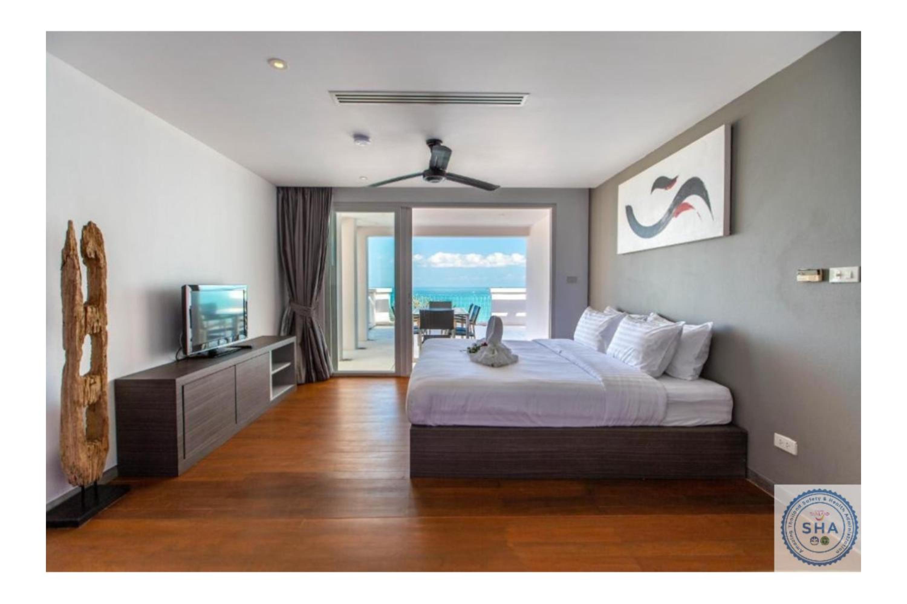 Superior Suite with Sea View - Photo 9