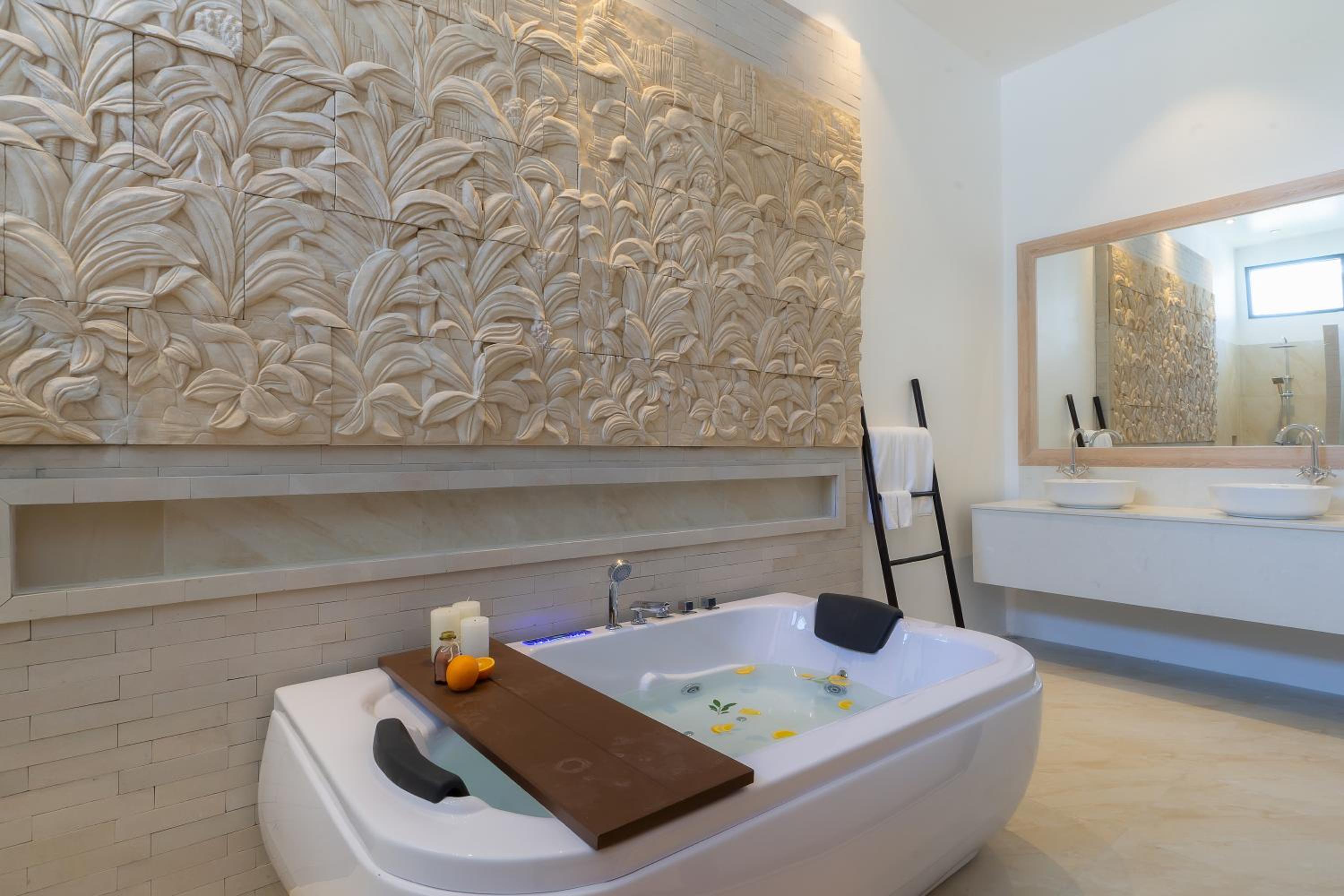 Two-Bedroom Villa - Photo 8
