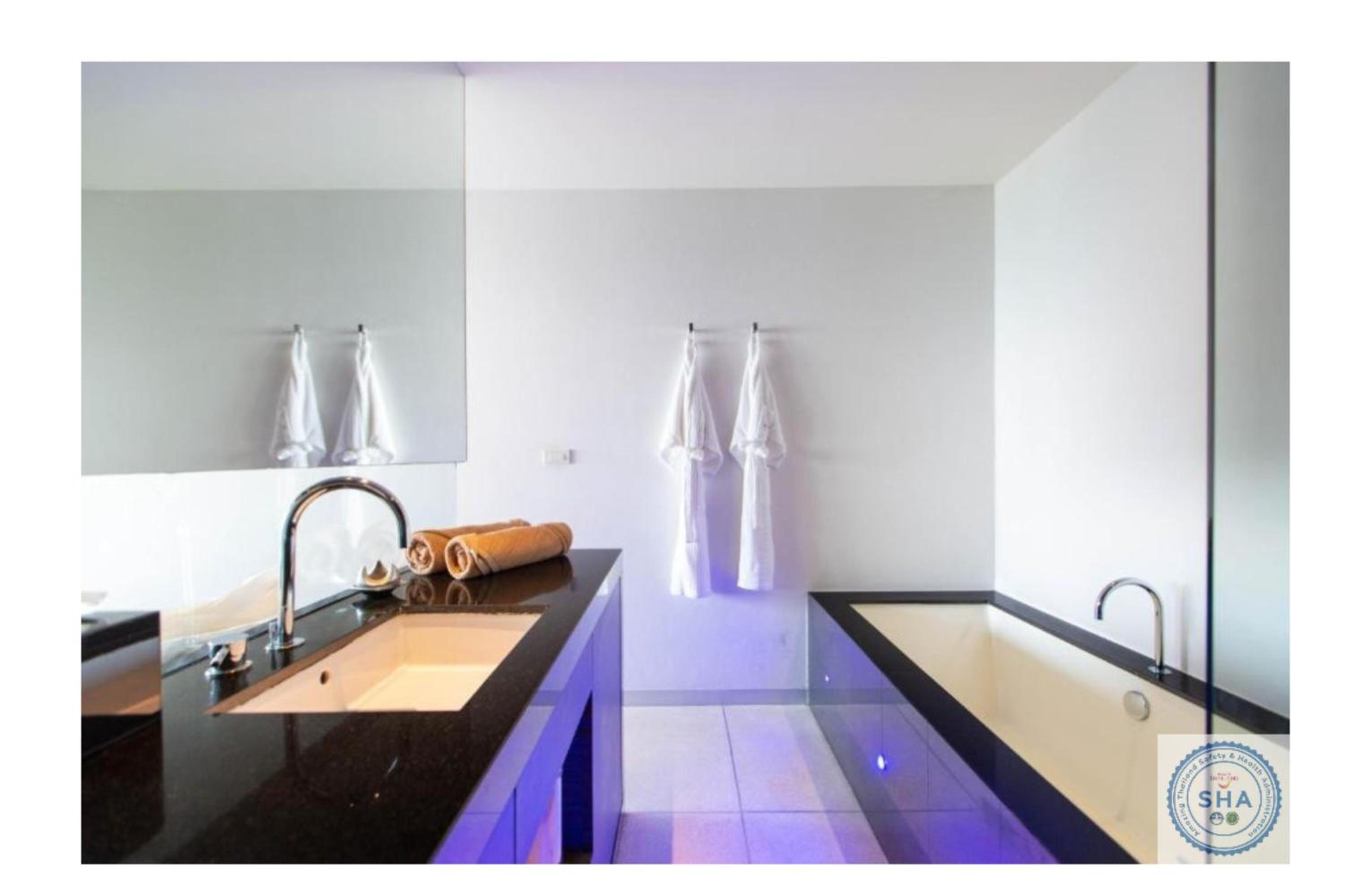 Duplex Suite - Photo 16