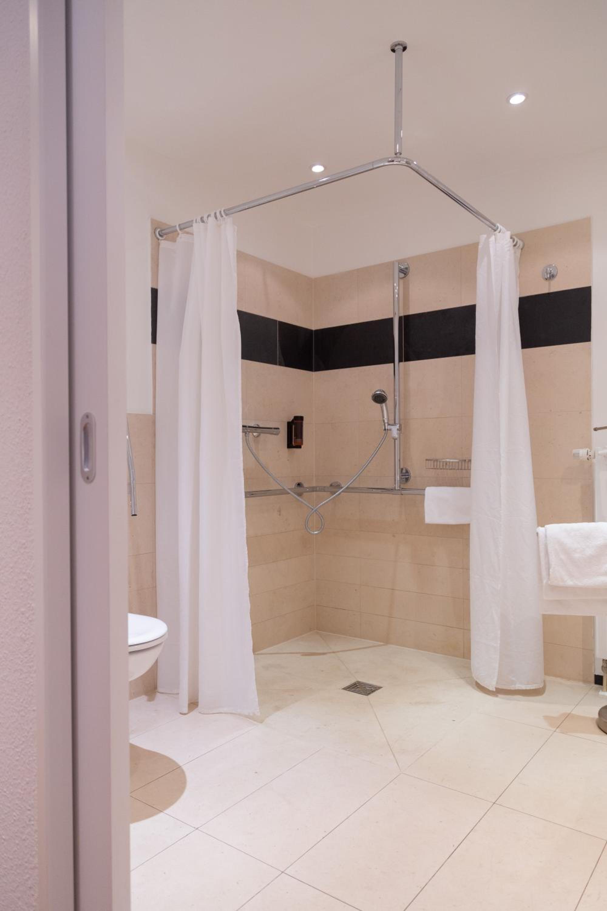 Business Double Room with Town Views - Main Building photo 2