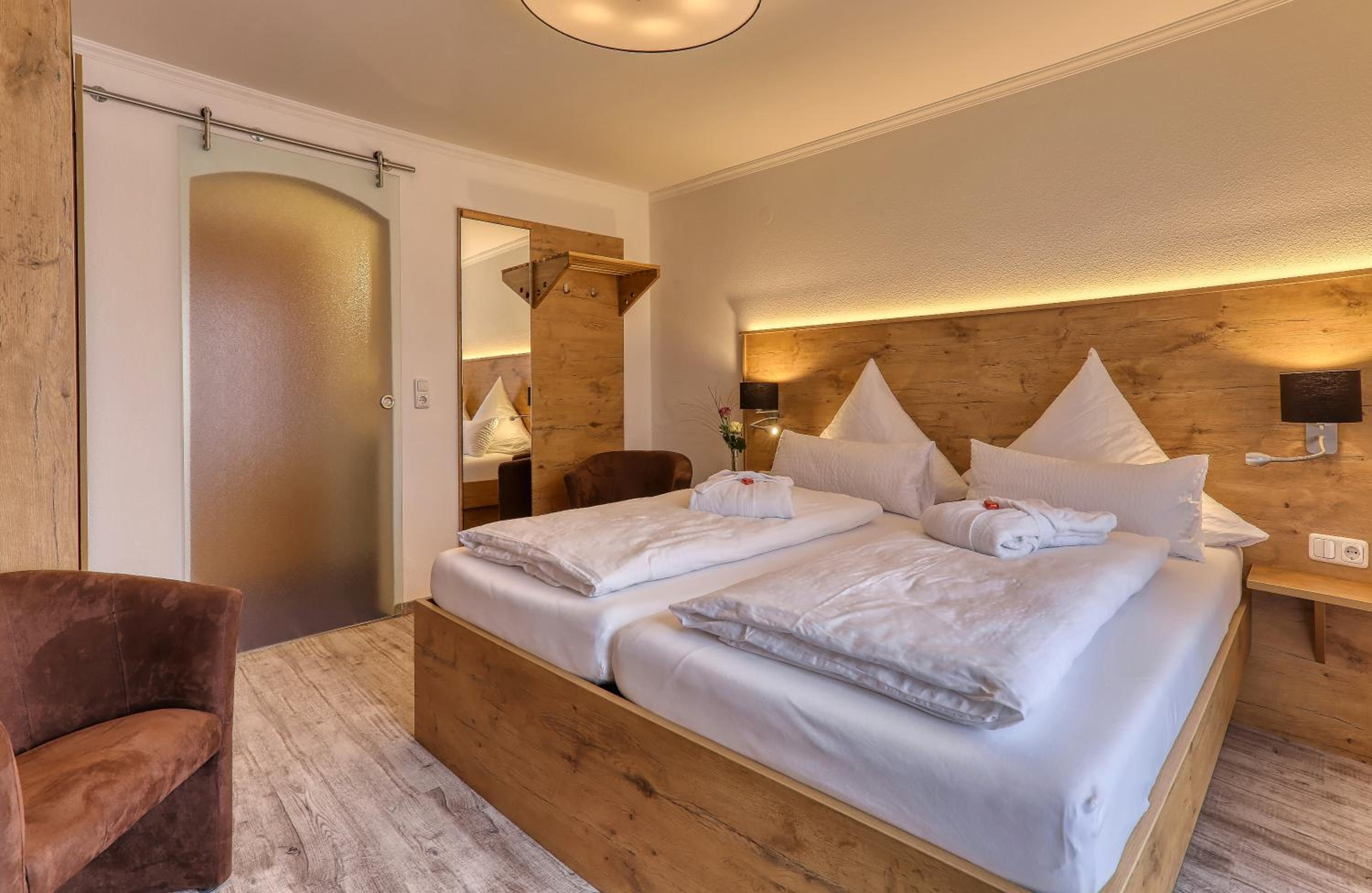Double Room with Balcony - Photo 1