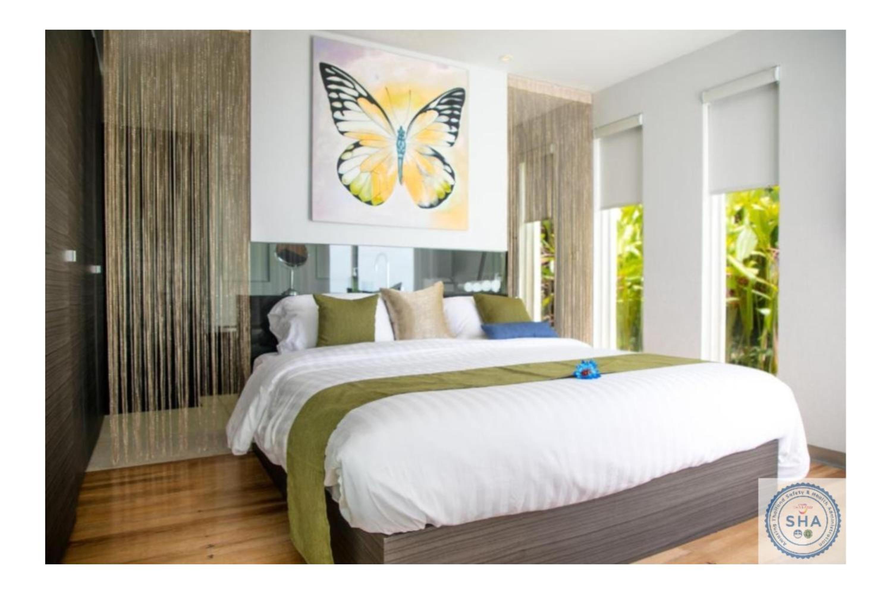 Deluxe Suite with Sea View - Photo 21