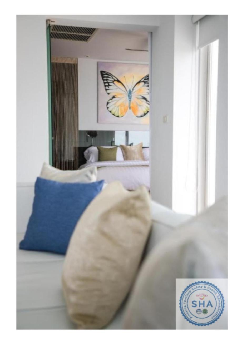 Deluxe Suite with Sea View - Photo 17