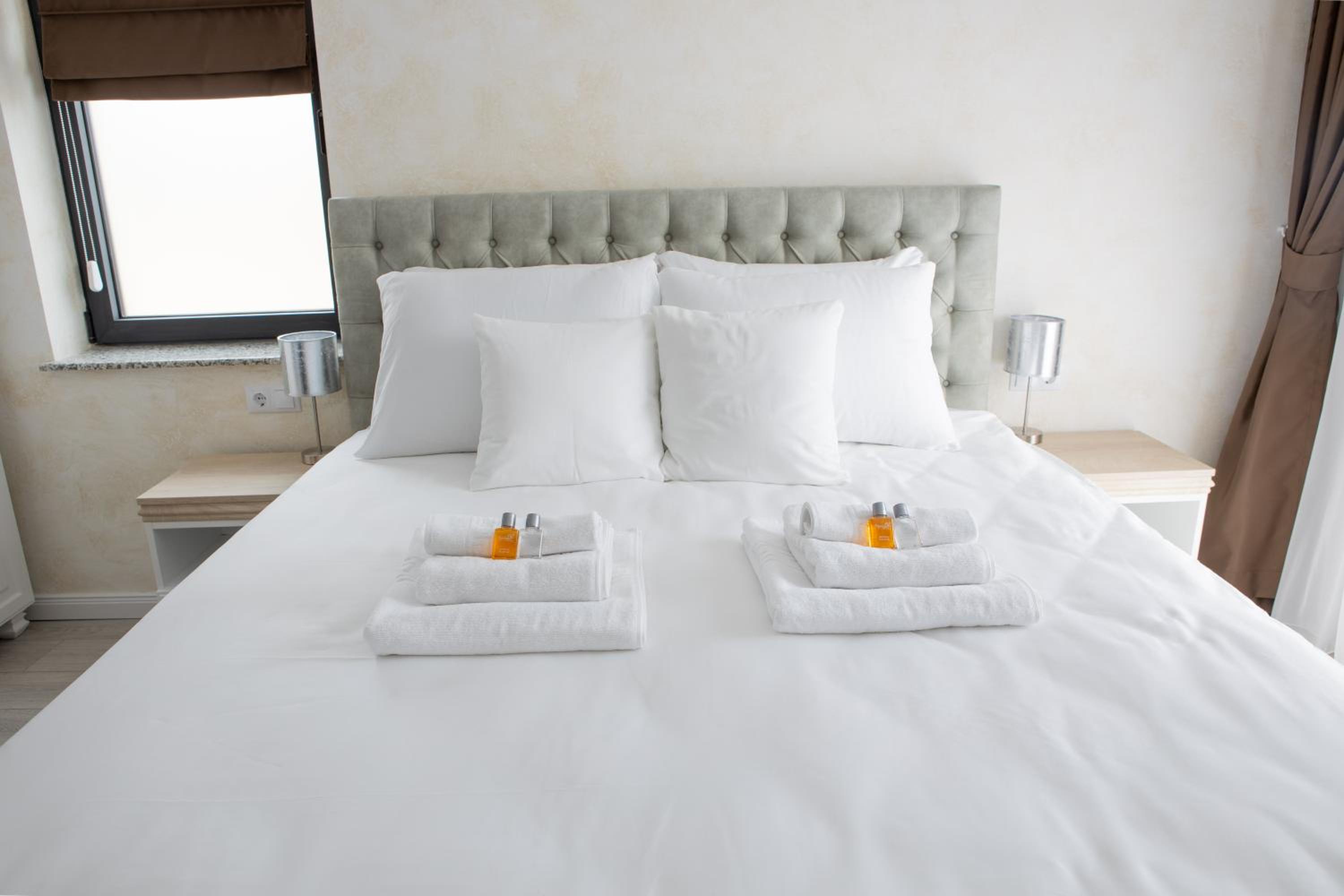 Double Room - Photo 3