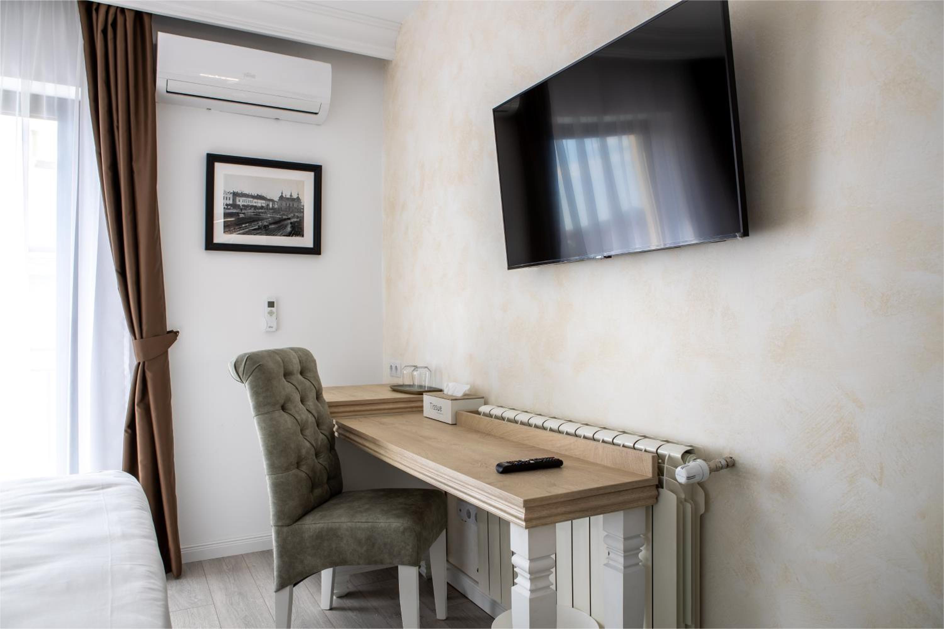 Double Room - Photo 5
