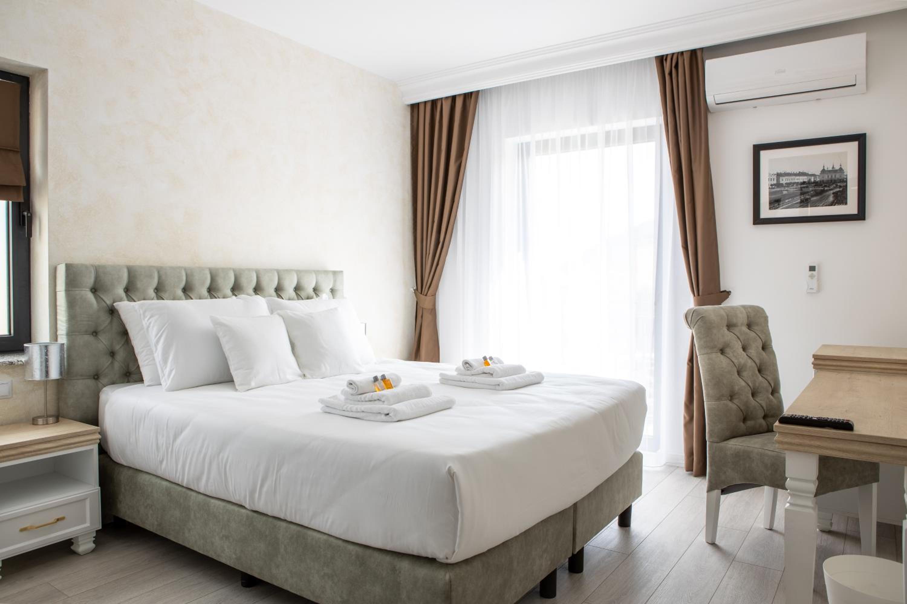 Double Room - Photo 13