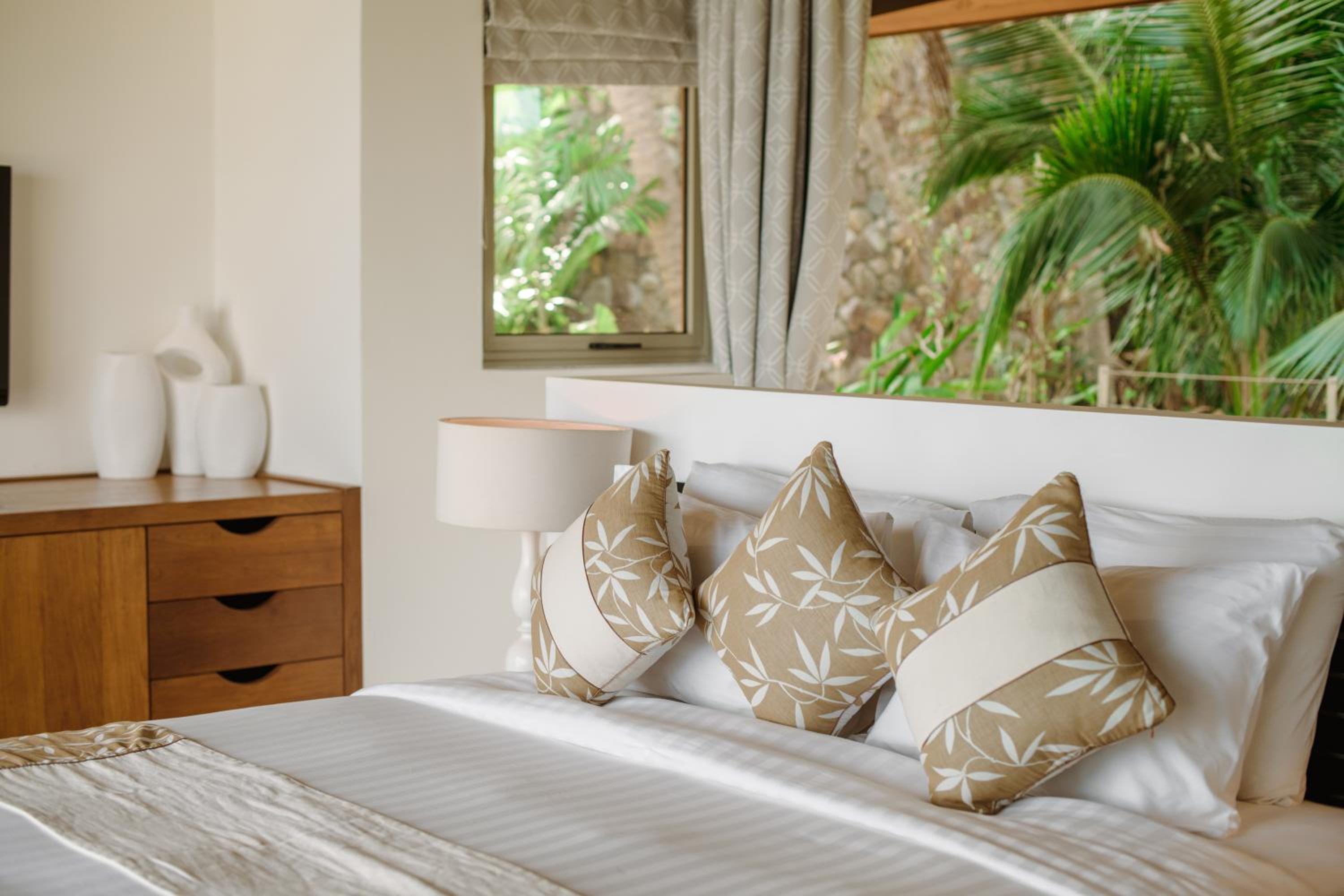 7-Bedroom + 1 Kid's Room Sea View Villa with Private Chef - Photo 22