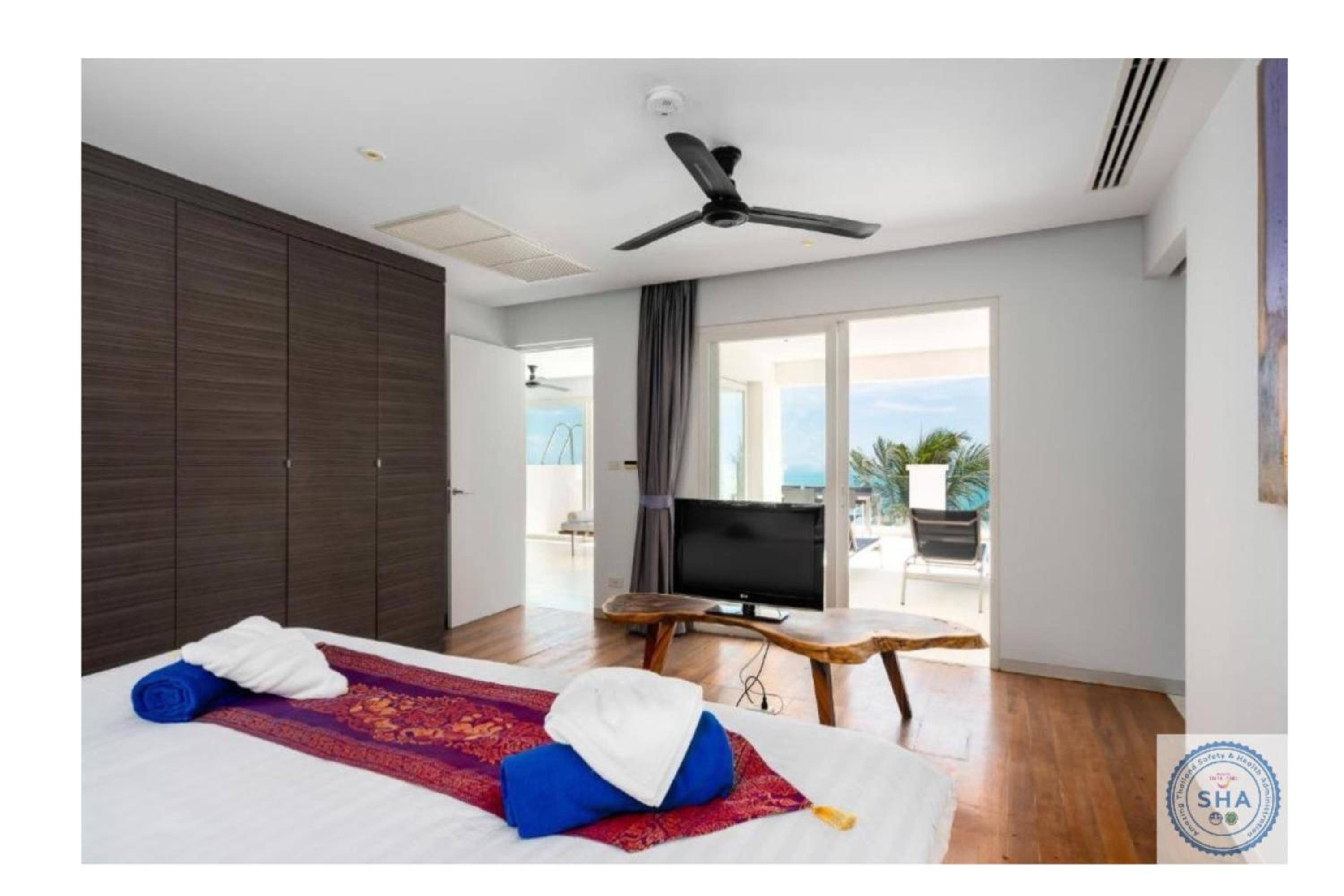 Three-Bedroom Suite - Photo 7