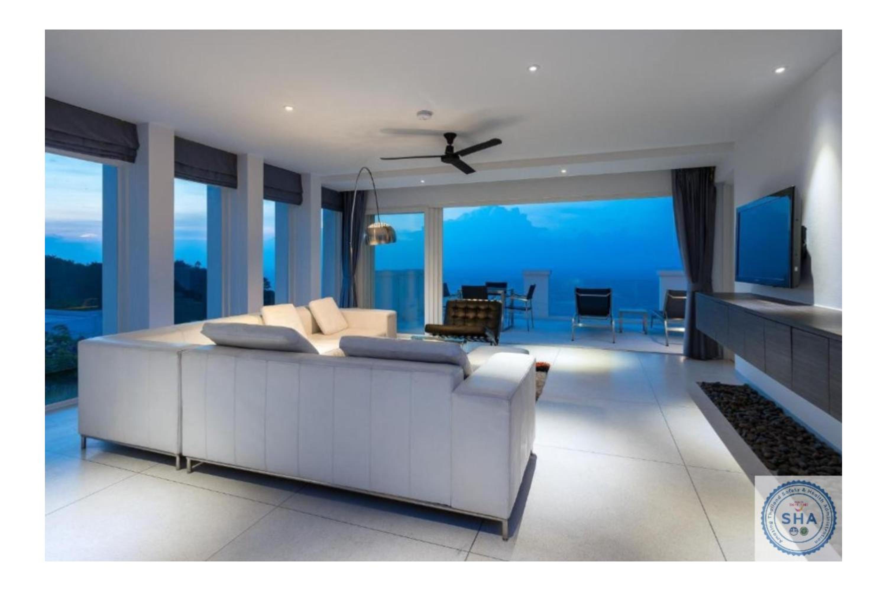 Deluxe Suite with Sea View - Photo 14