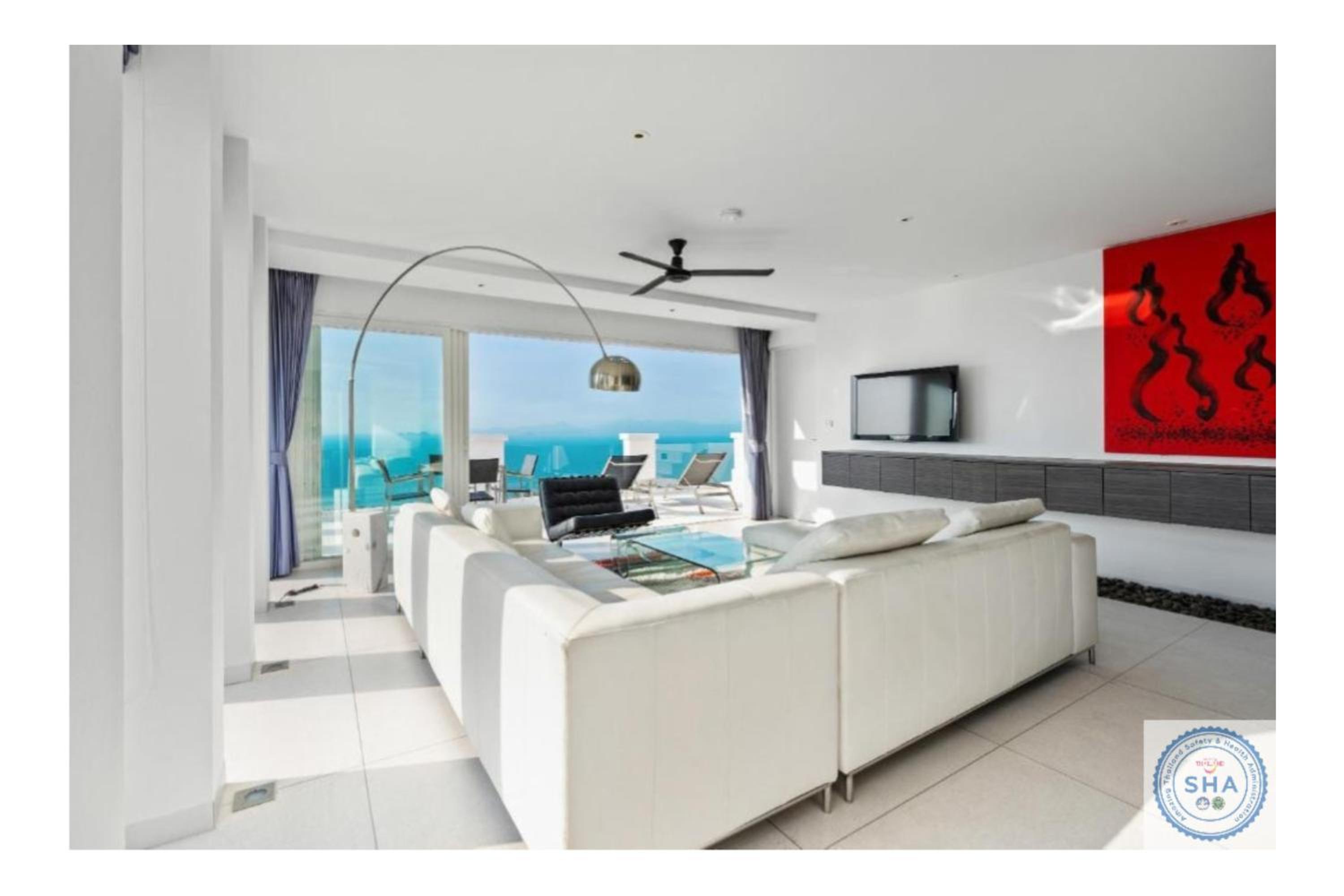 Deluxe Suite with Sea View - Photo 13