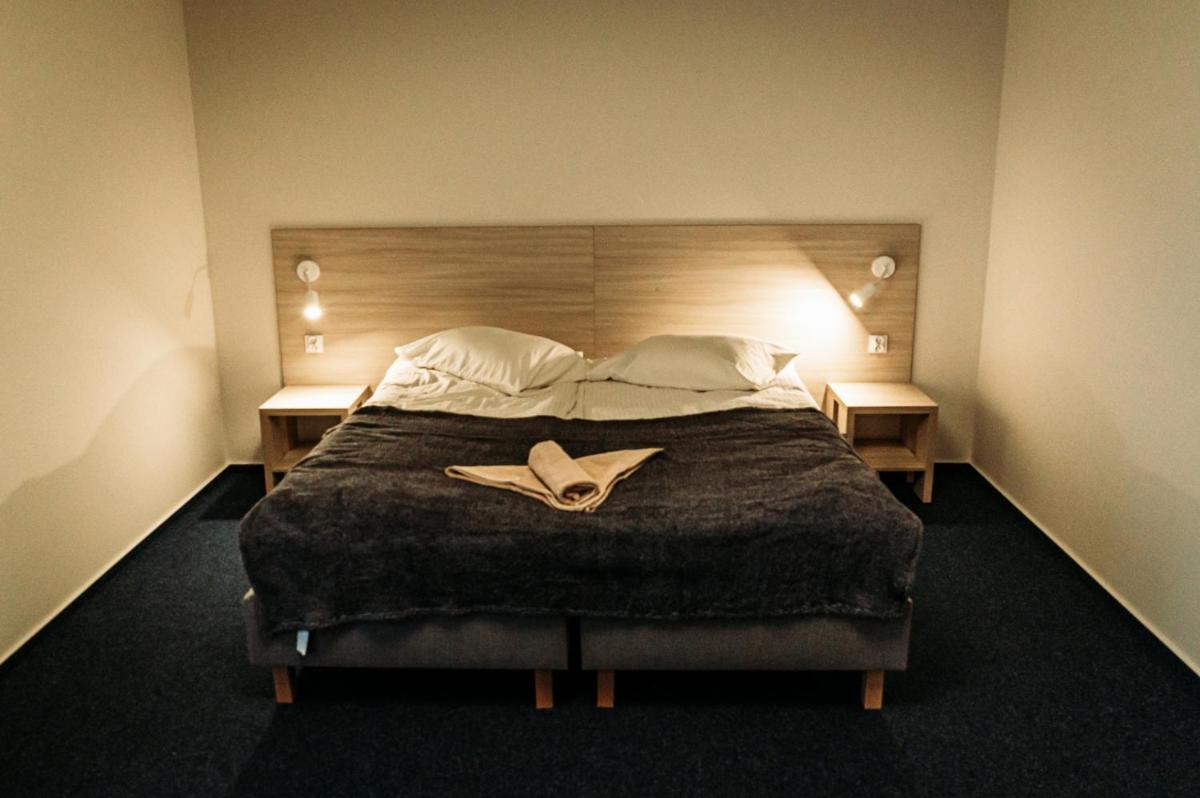 Double or Twin Room with Lake View photo 3