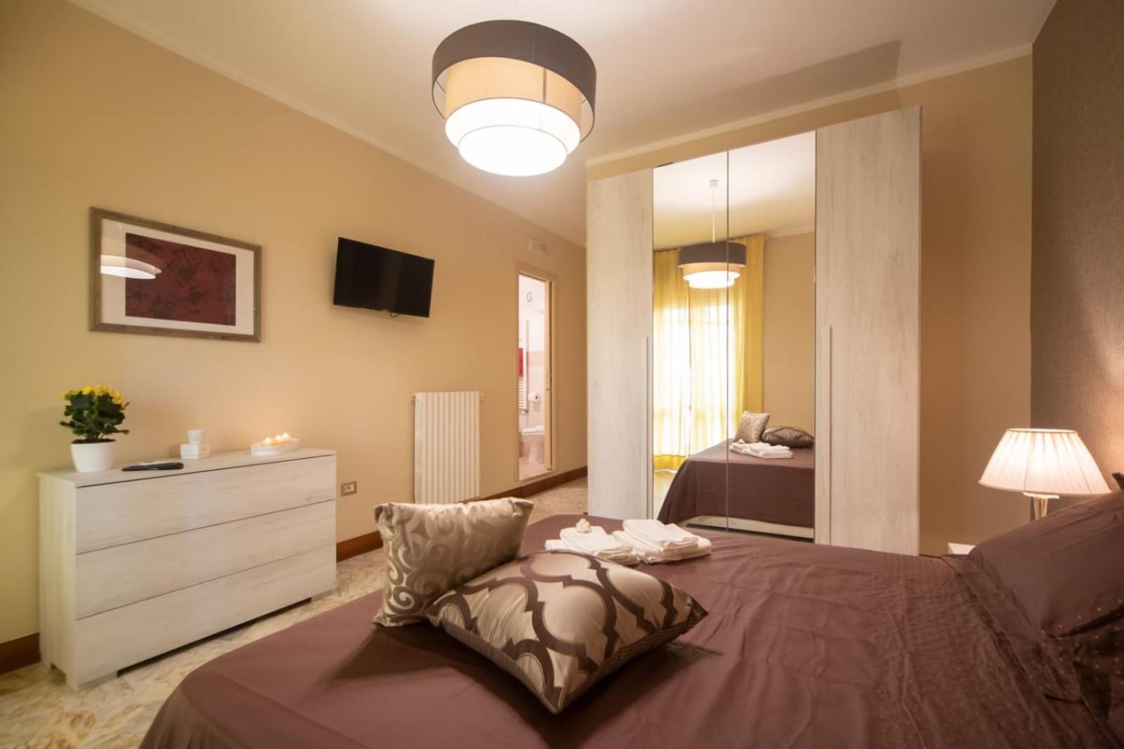 Double Room with Private Bathroom - Photo 17