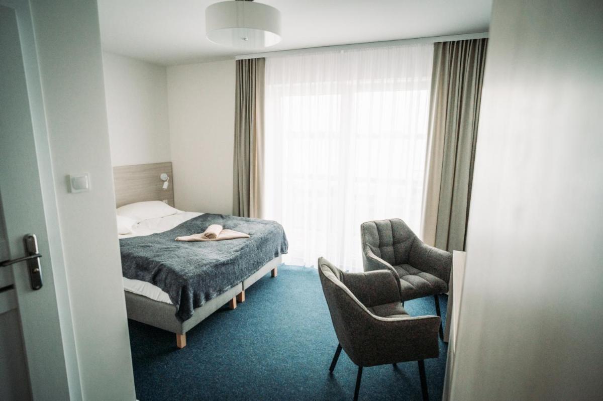 Double or Twin Room with Lake View photo 2