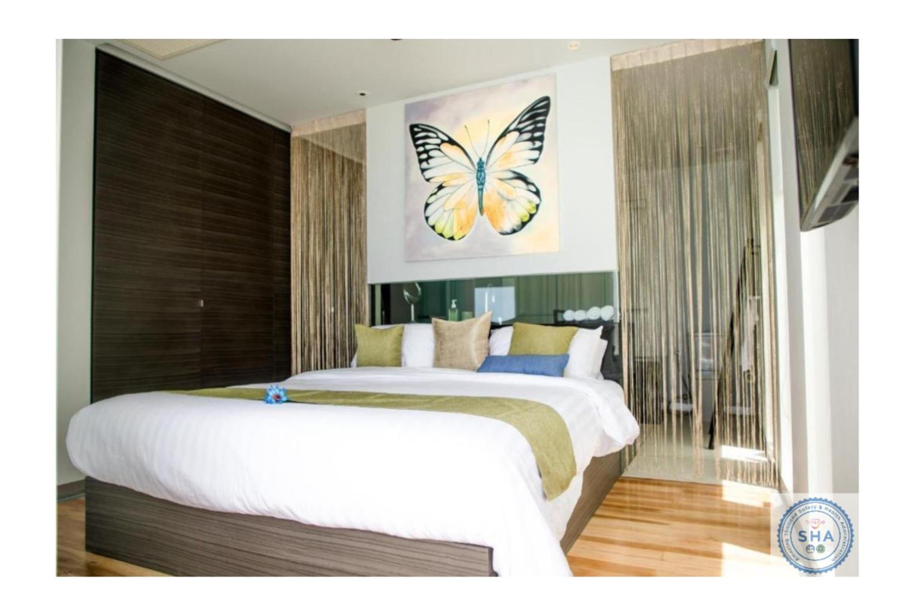 Deluxe Suite with Sea View - Photo 7