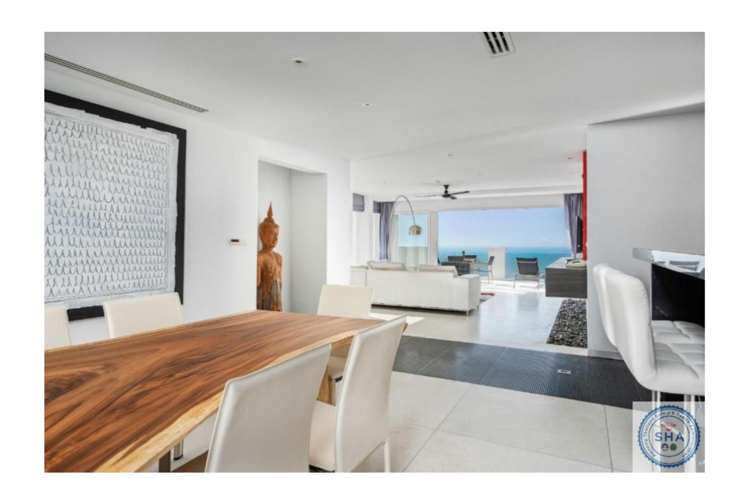 Deluxe Suite with Sea View - Photo 6