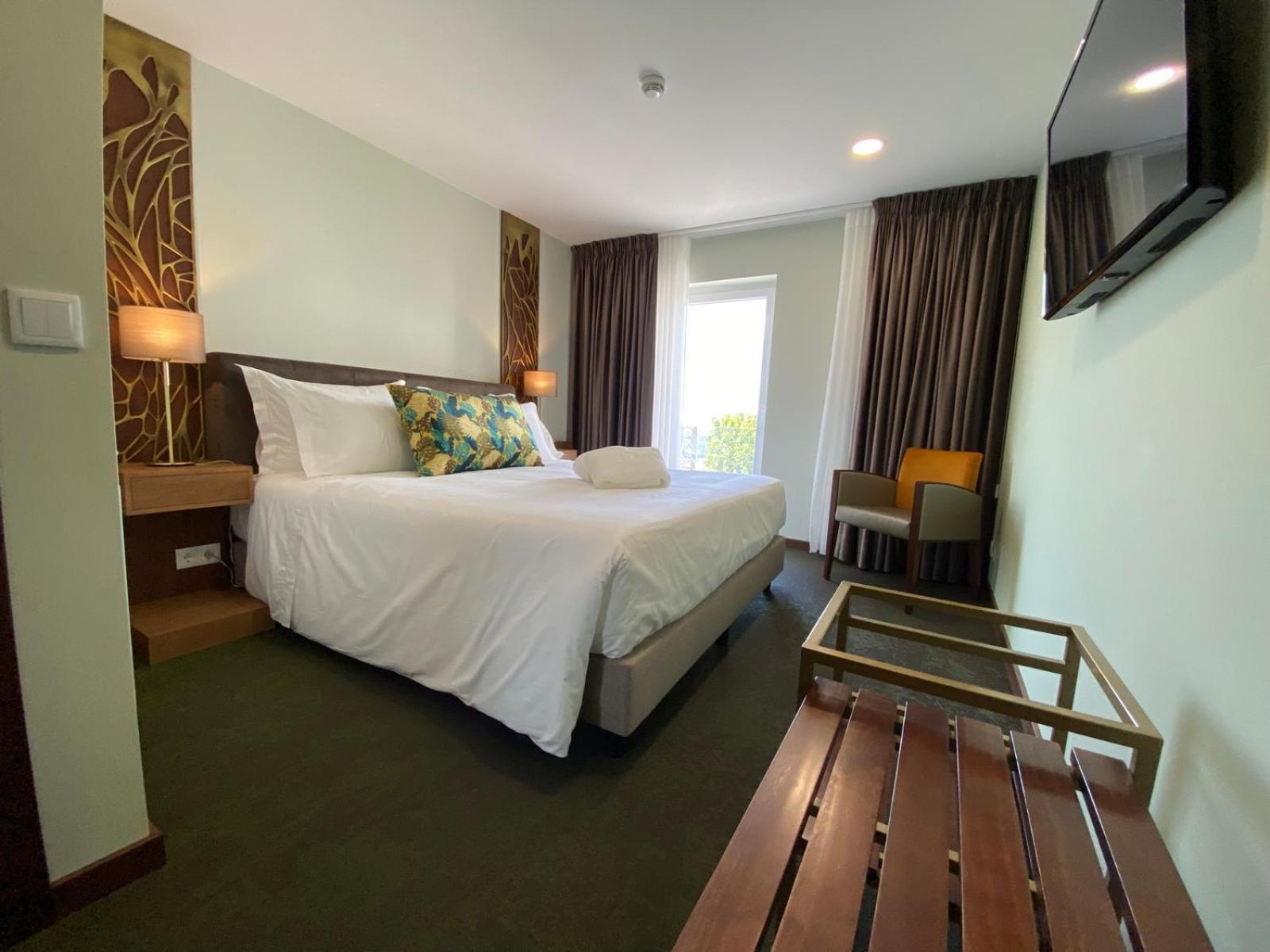 Double Room with Mountain View - Photo 2