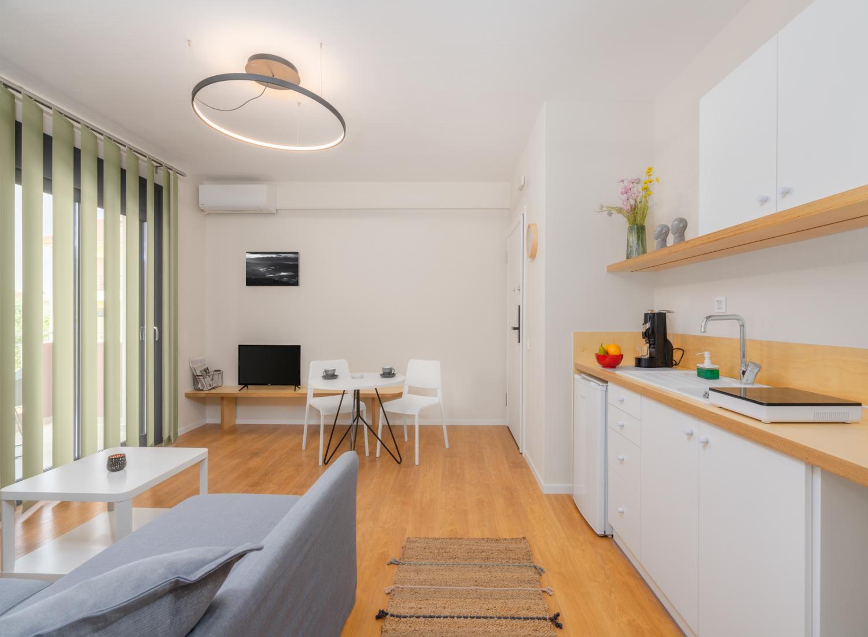 One-Bedroom Apartment photo 1