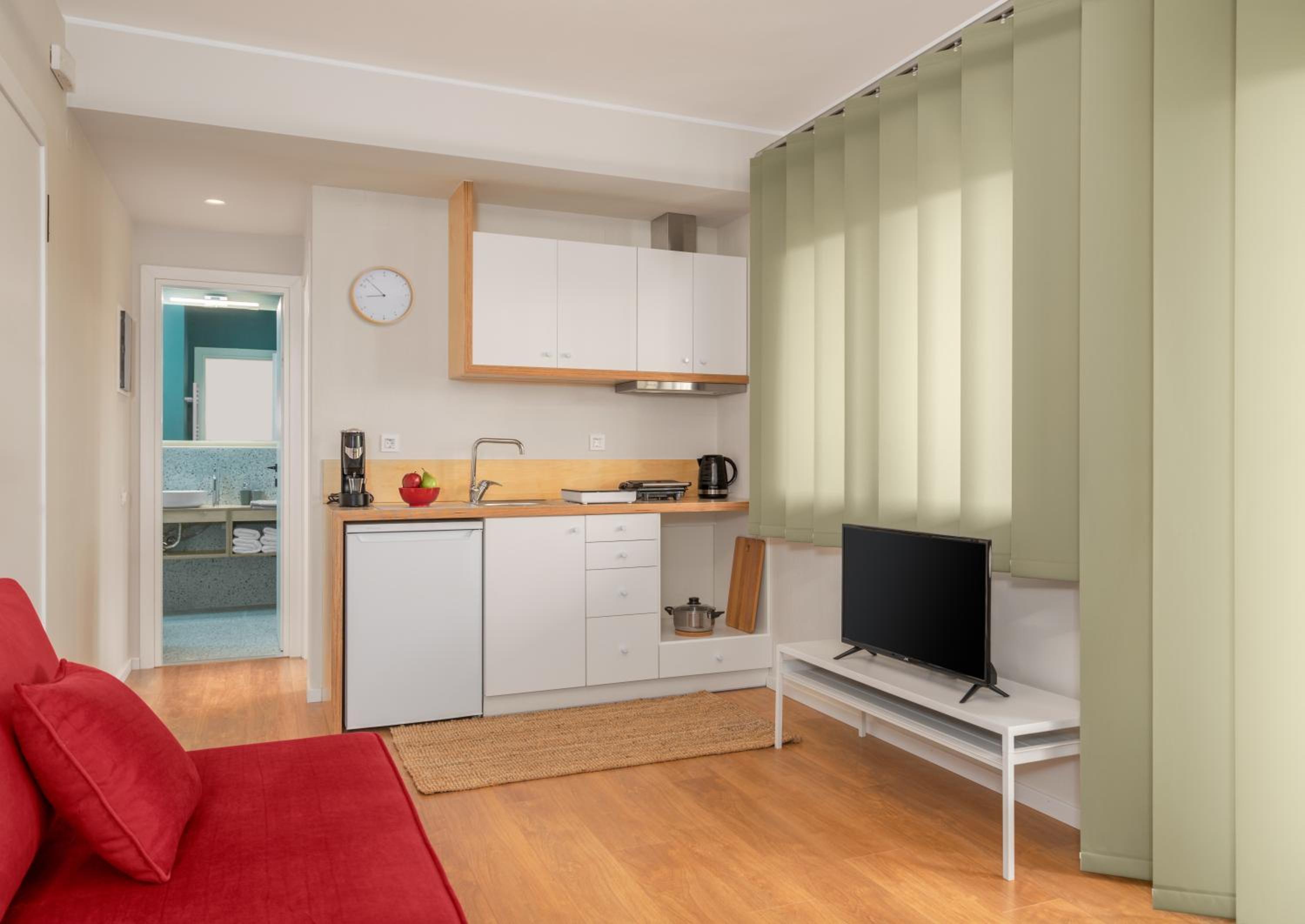 One-Bedroom Apartment photo 2