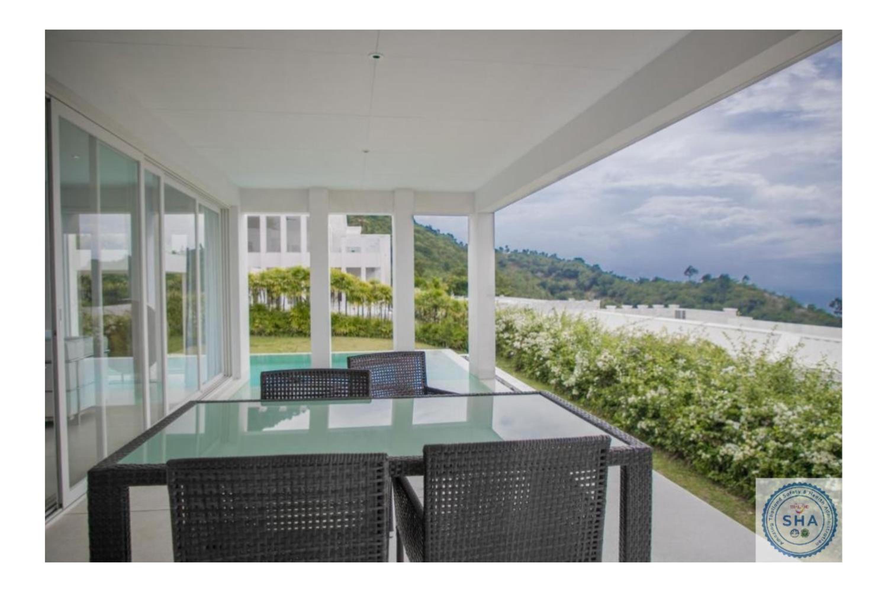 Deluxe Suite with Sea View - Photo 38