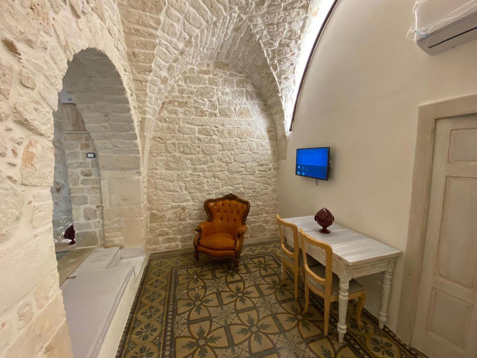 One-Bedroom House - Photo 30