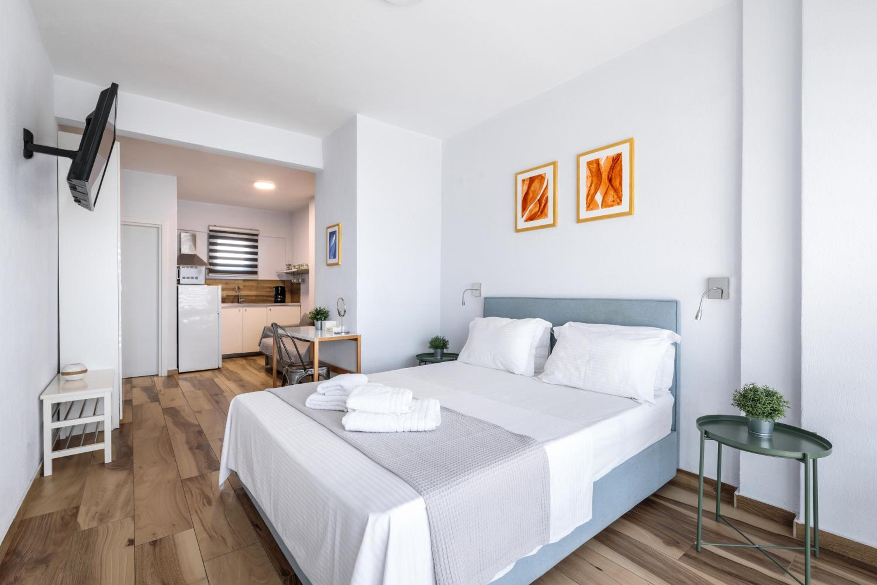 Deluxe Apartment with Balcony (Sky 1) photo 1