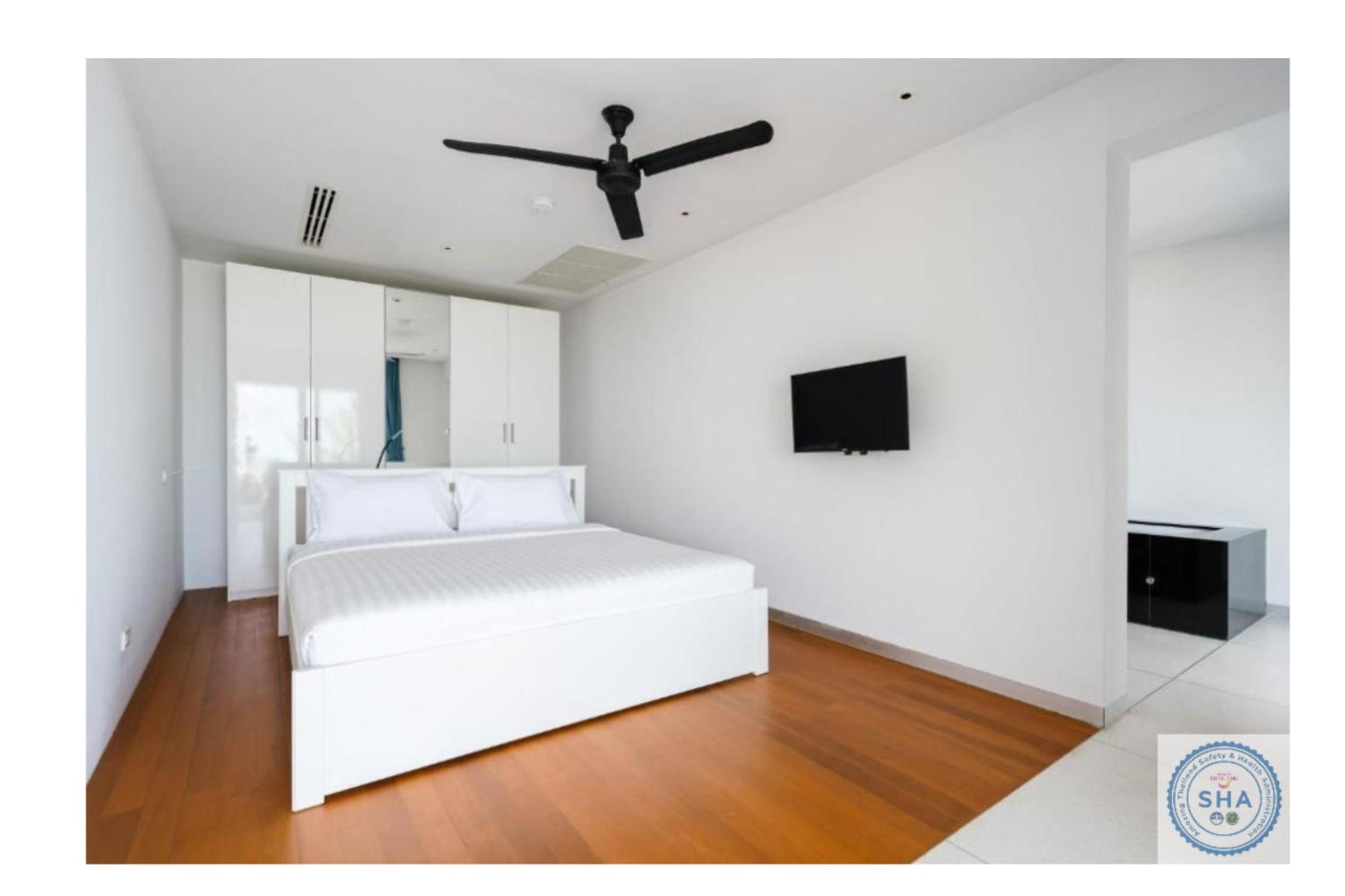 Two-Bedroom Suite - Photo 12