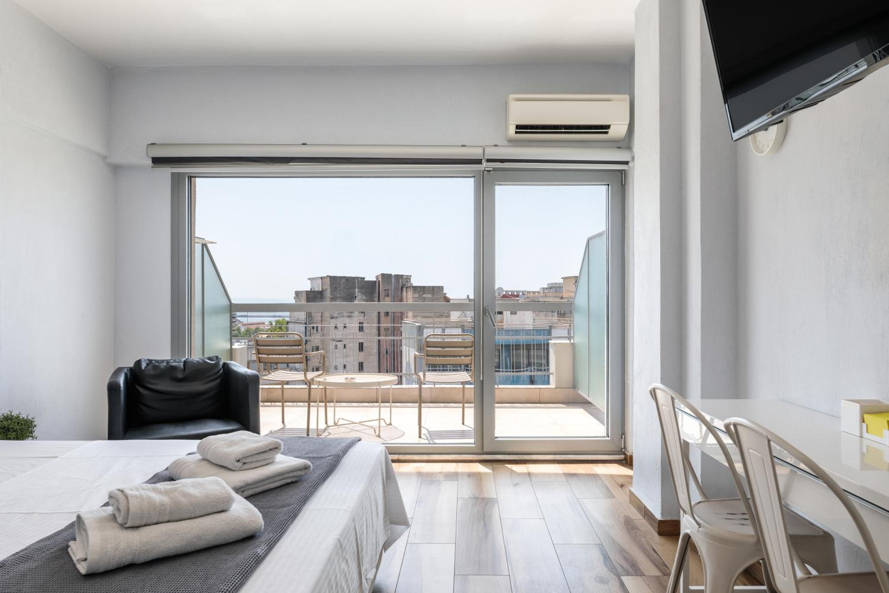 Apartment with Balcony (Sky 2) - Photo 8
