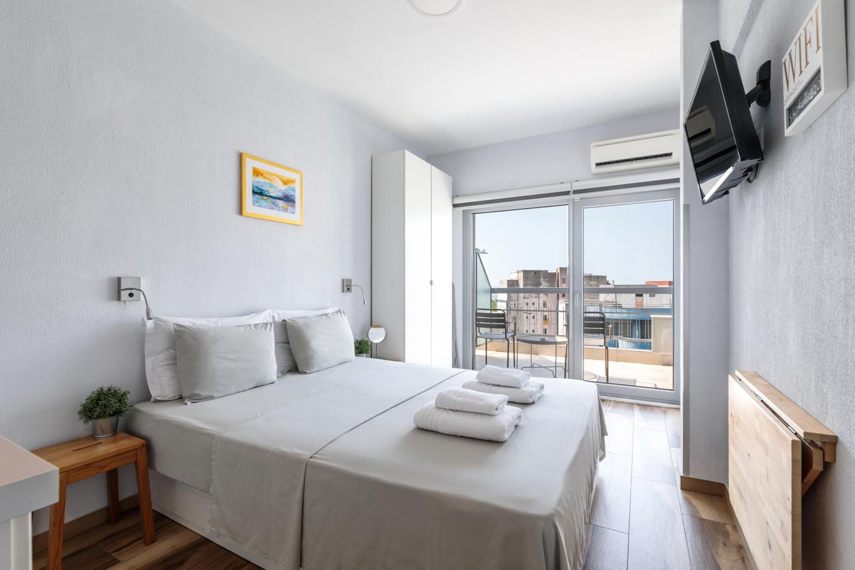 Apartment with Balcony (Sky 3) photo 1