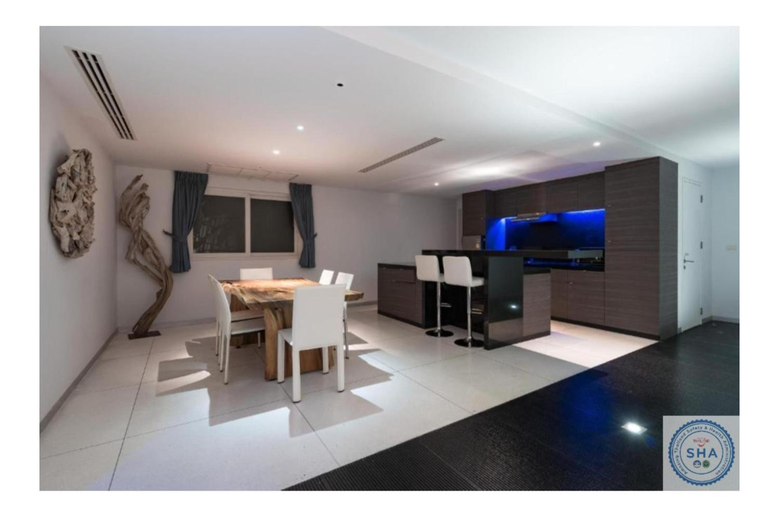 Three-Bedroom Suite - Photo 6