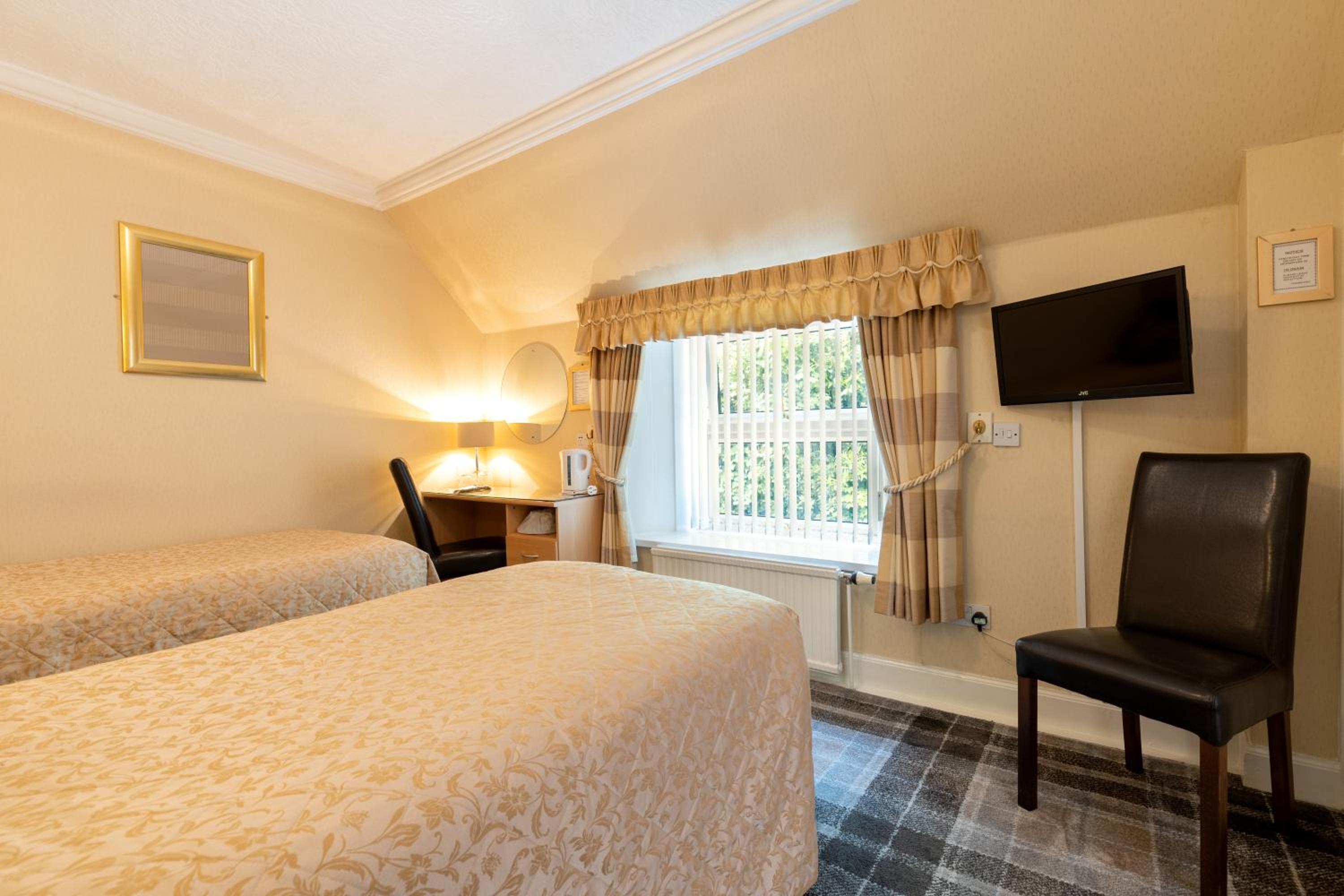 Twin Room - Photo 3