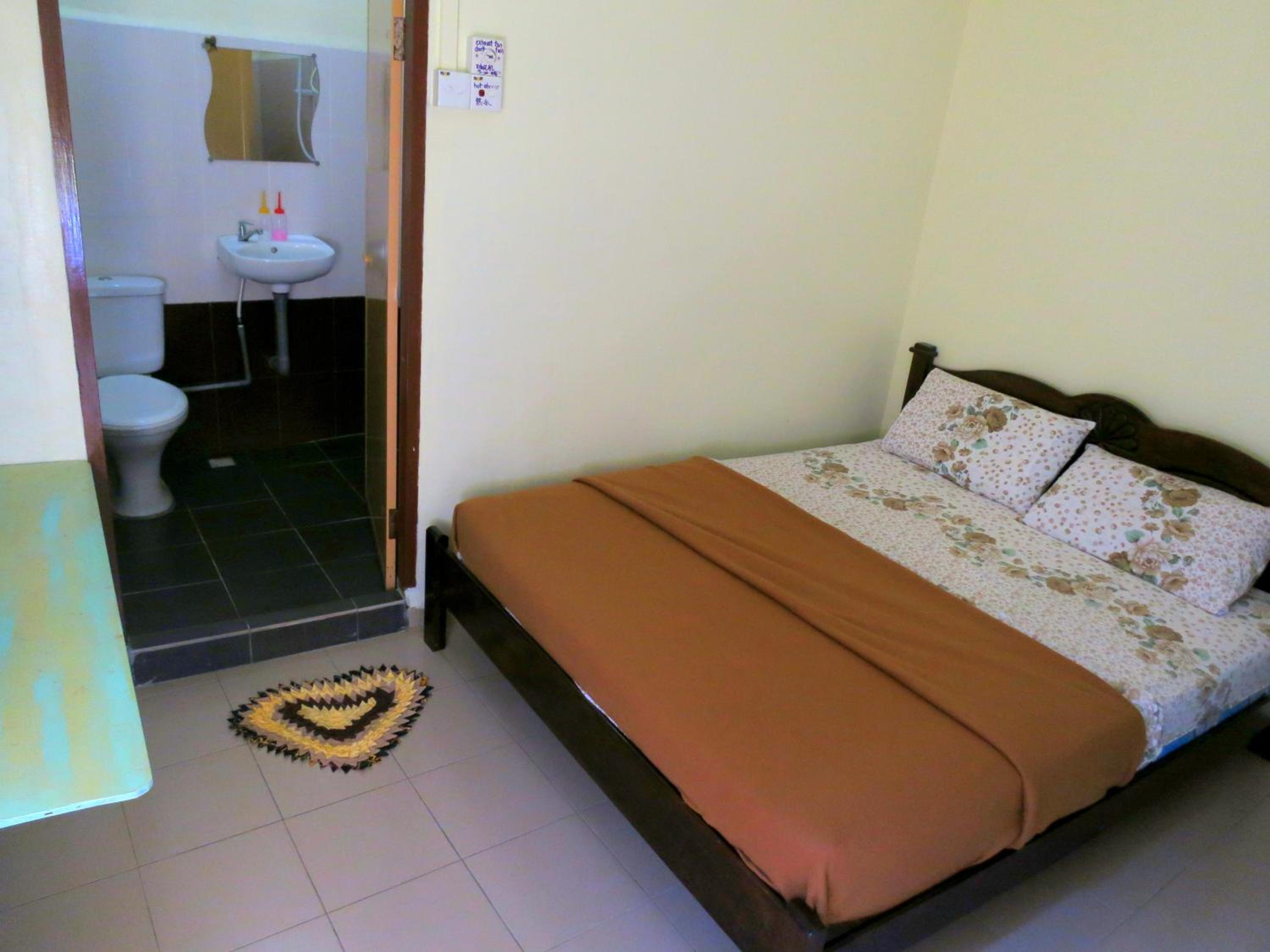 Double or Twin Room with Private Bathroom photo 2