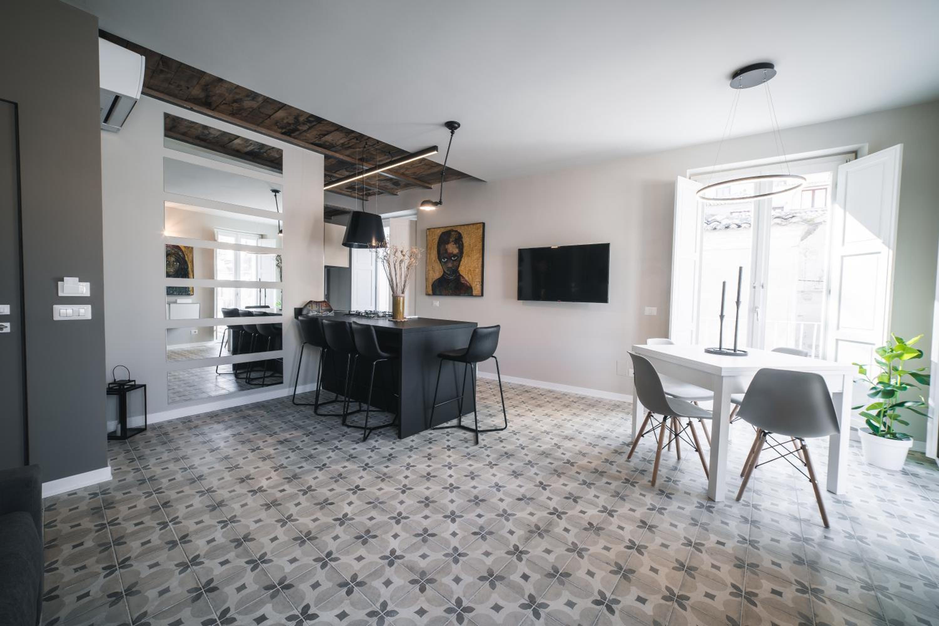 Superior Suite - Photo 8