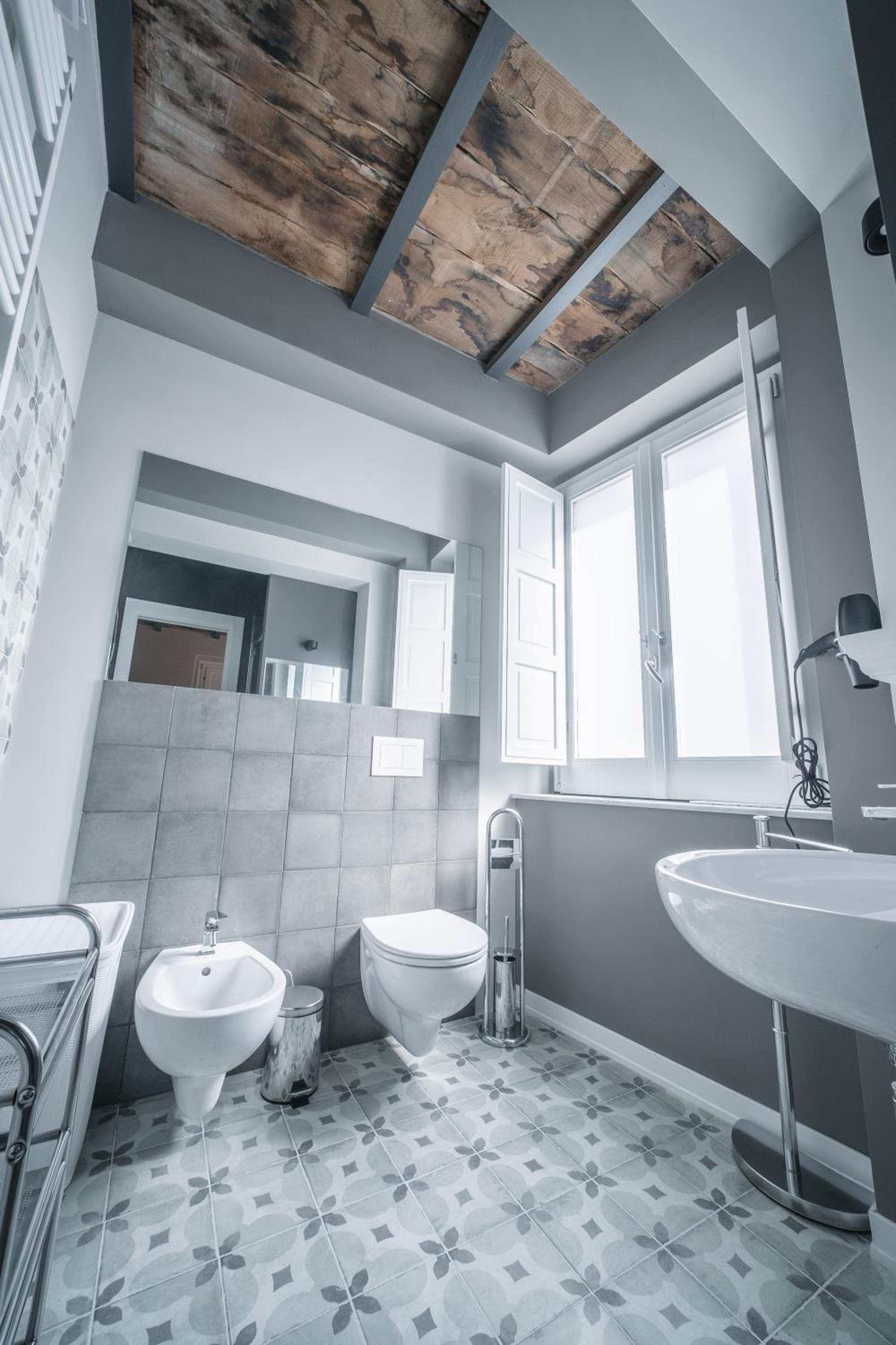 Superior Suite - Photo 7