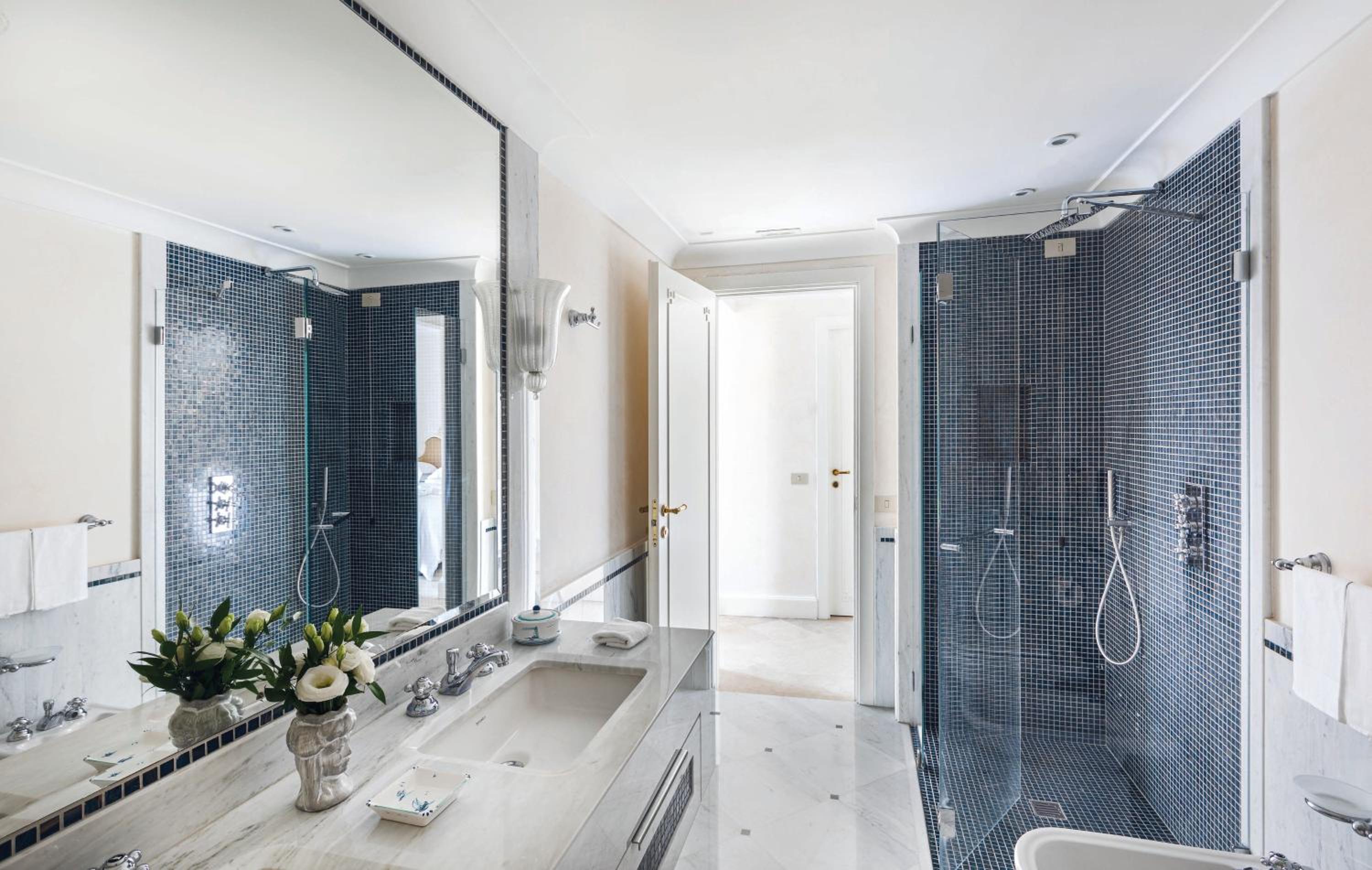 Premium Junior Suite with Sea View and Balcony - Photo 4