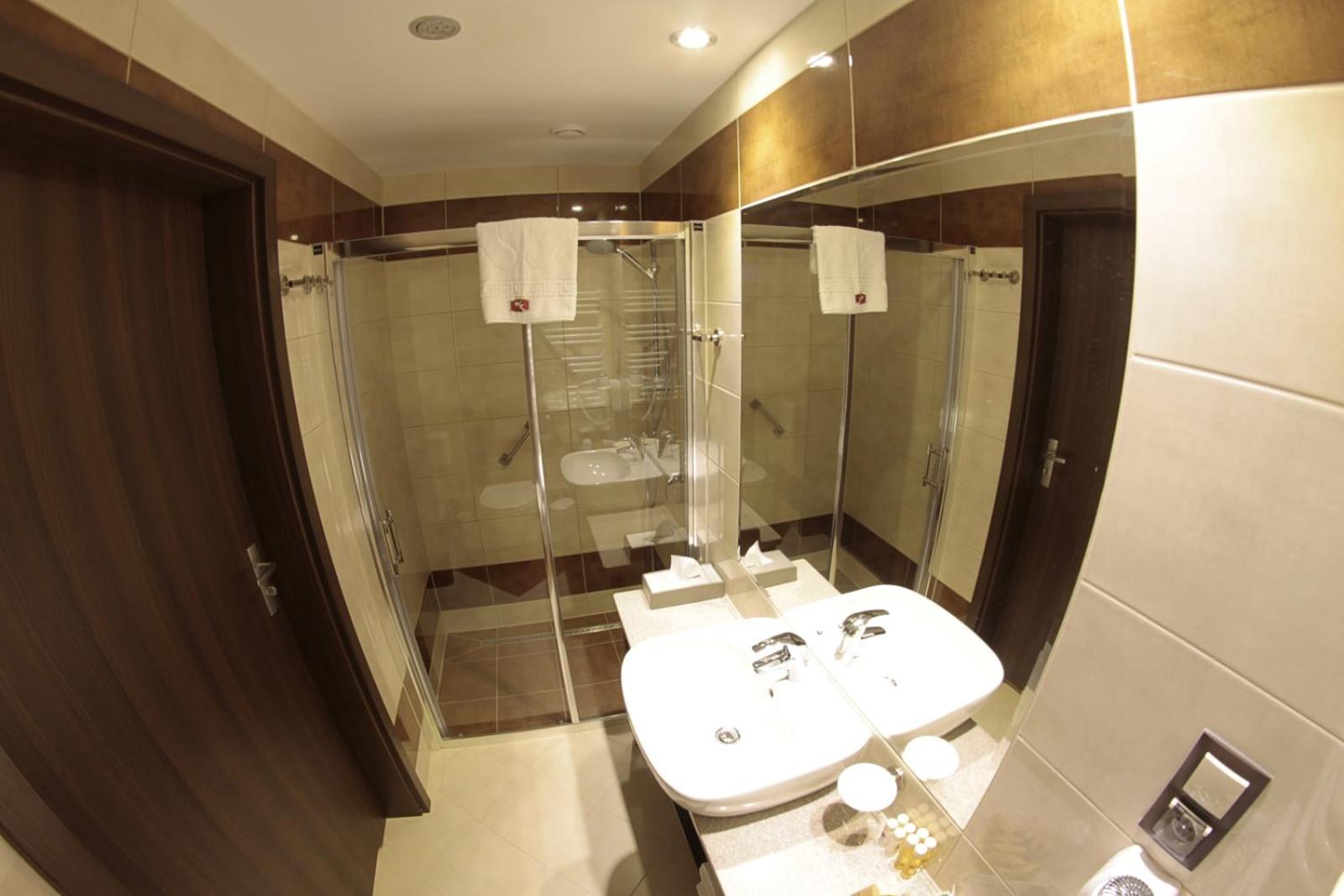 Double or Twin Room - Photo 3