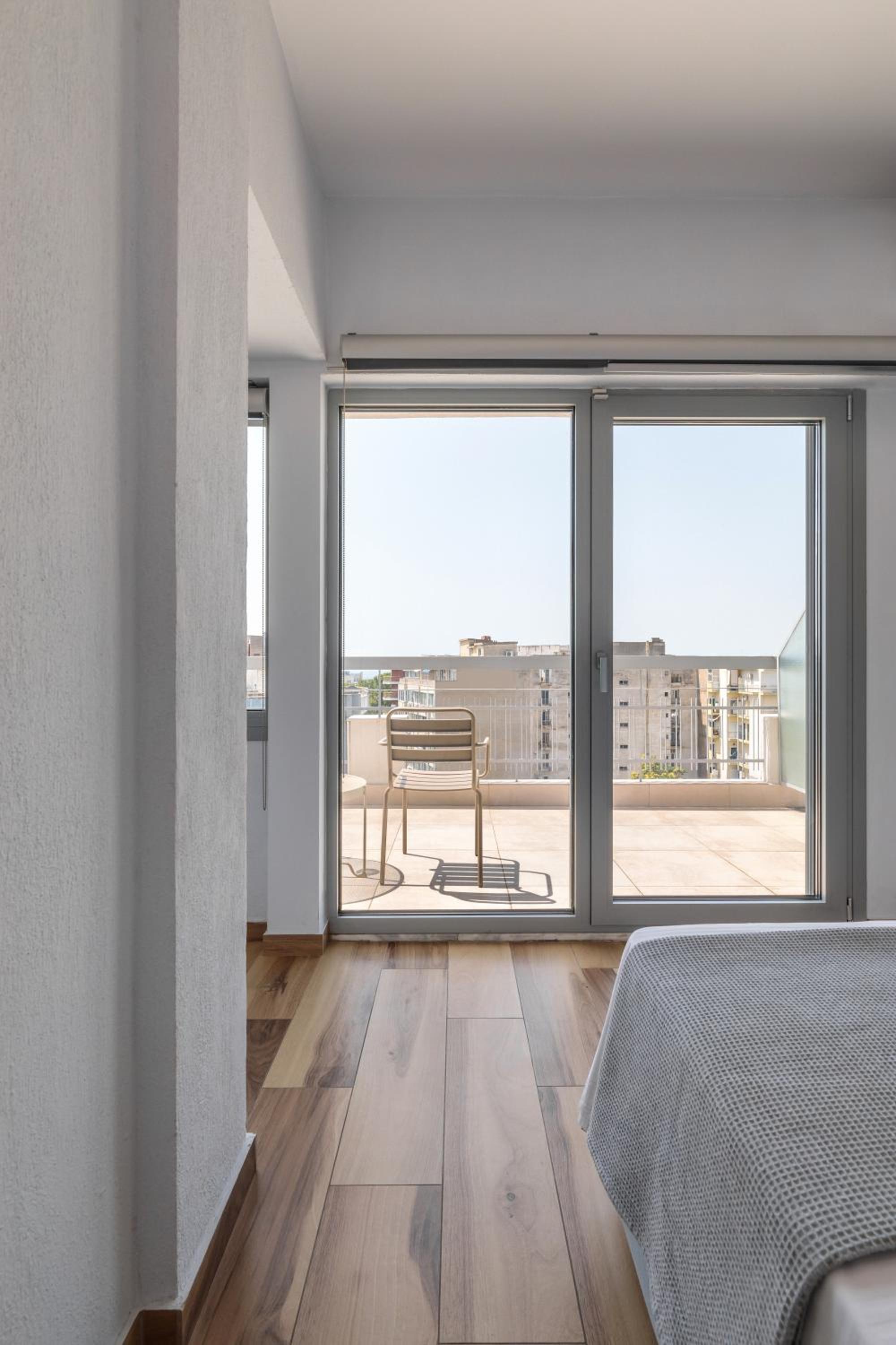 Apartment with Balcony (Sky 6) photo 2