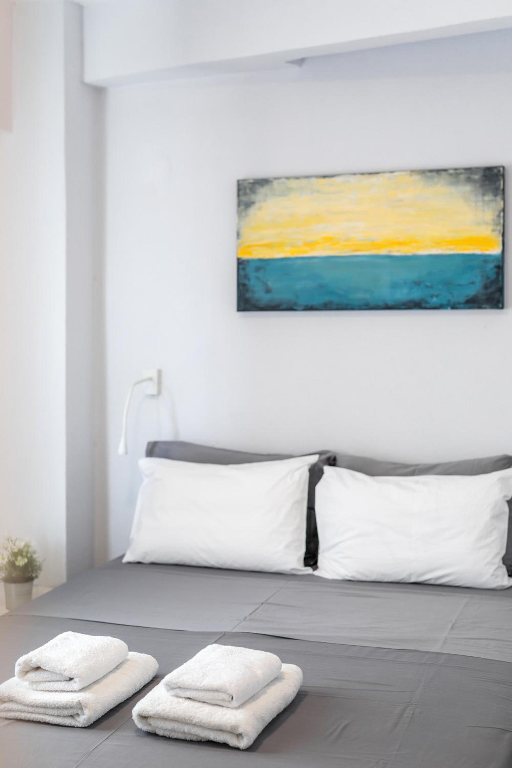 Deluxe Apartment with Balcony (Sky 8) - Photo 15