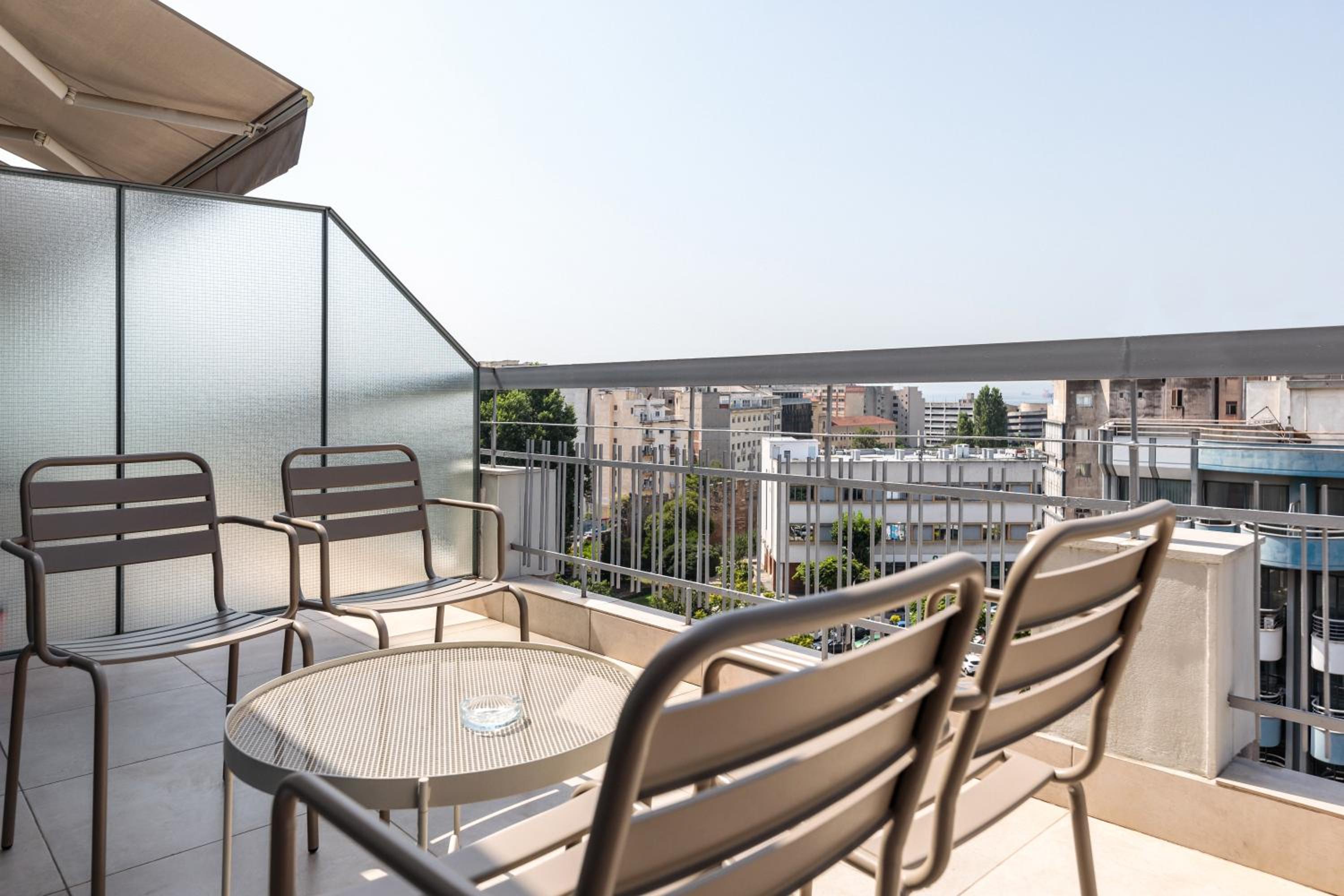 Deluxe Apartment with Balcony (Sky 5) - Photo 17