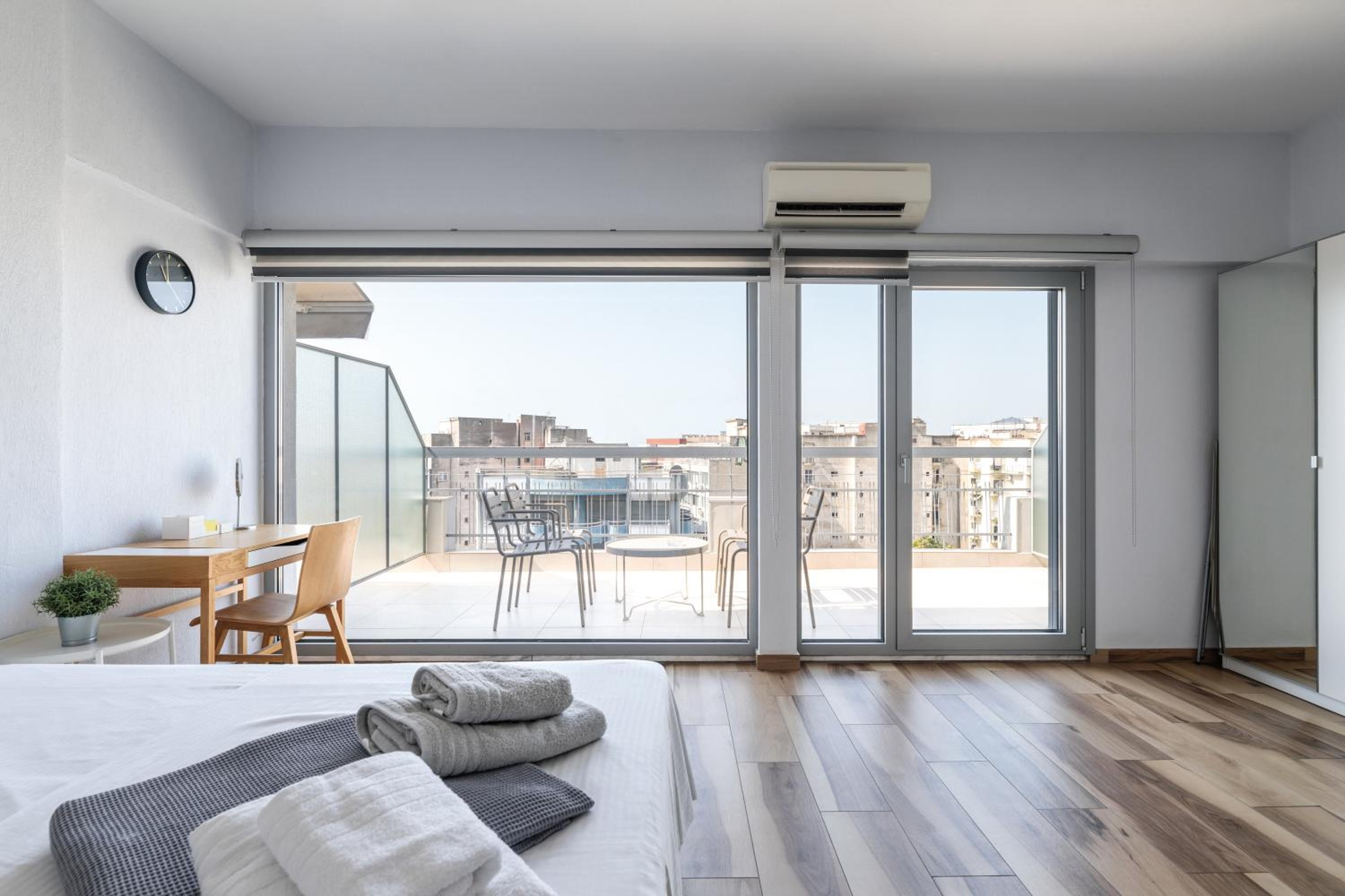Deluxe Apartment with Balcony (Sky 5) - Photo 14