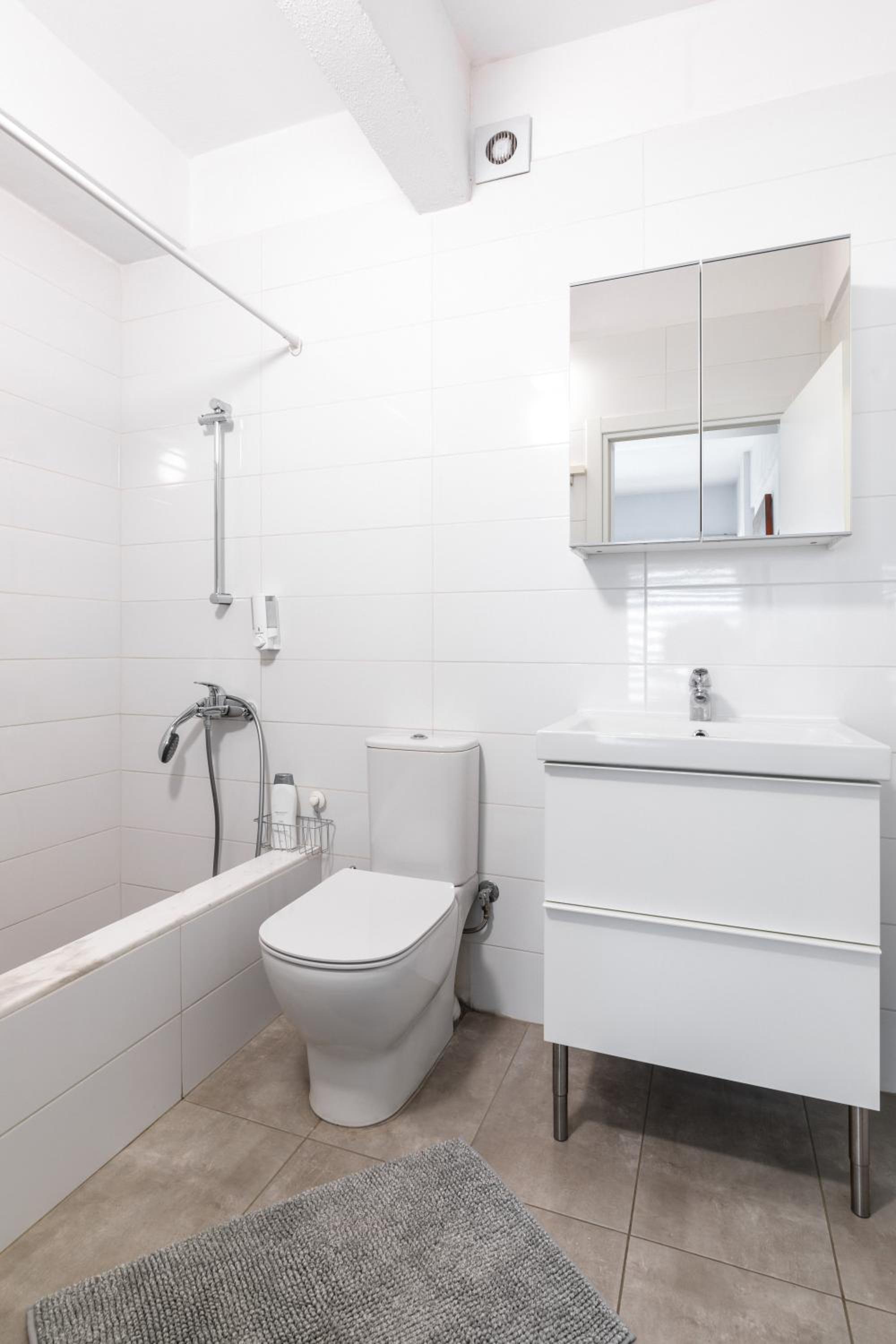 Deluxe Apartment with Balcony (Sky 5) - Photo 8