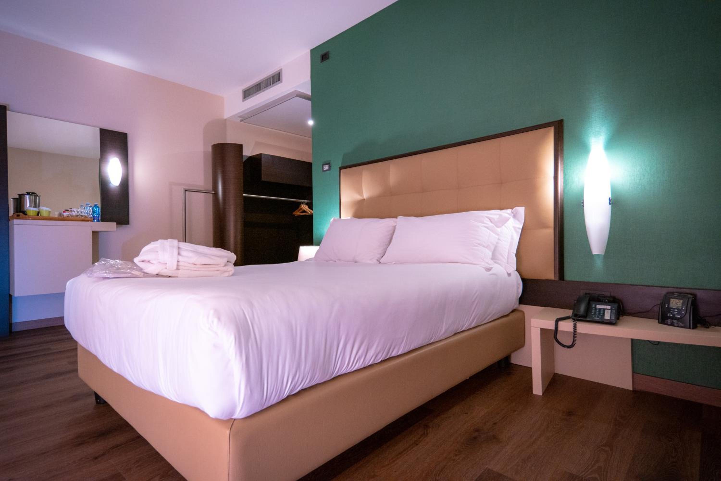 Deluxe Double Room - Photo 4