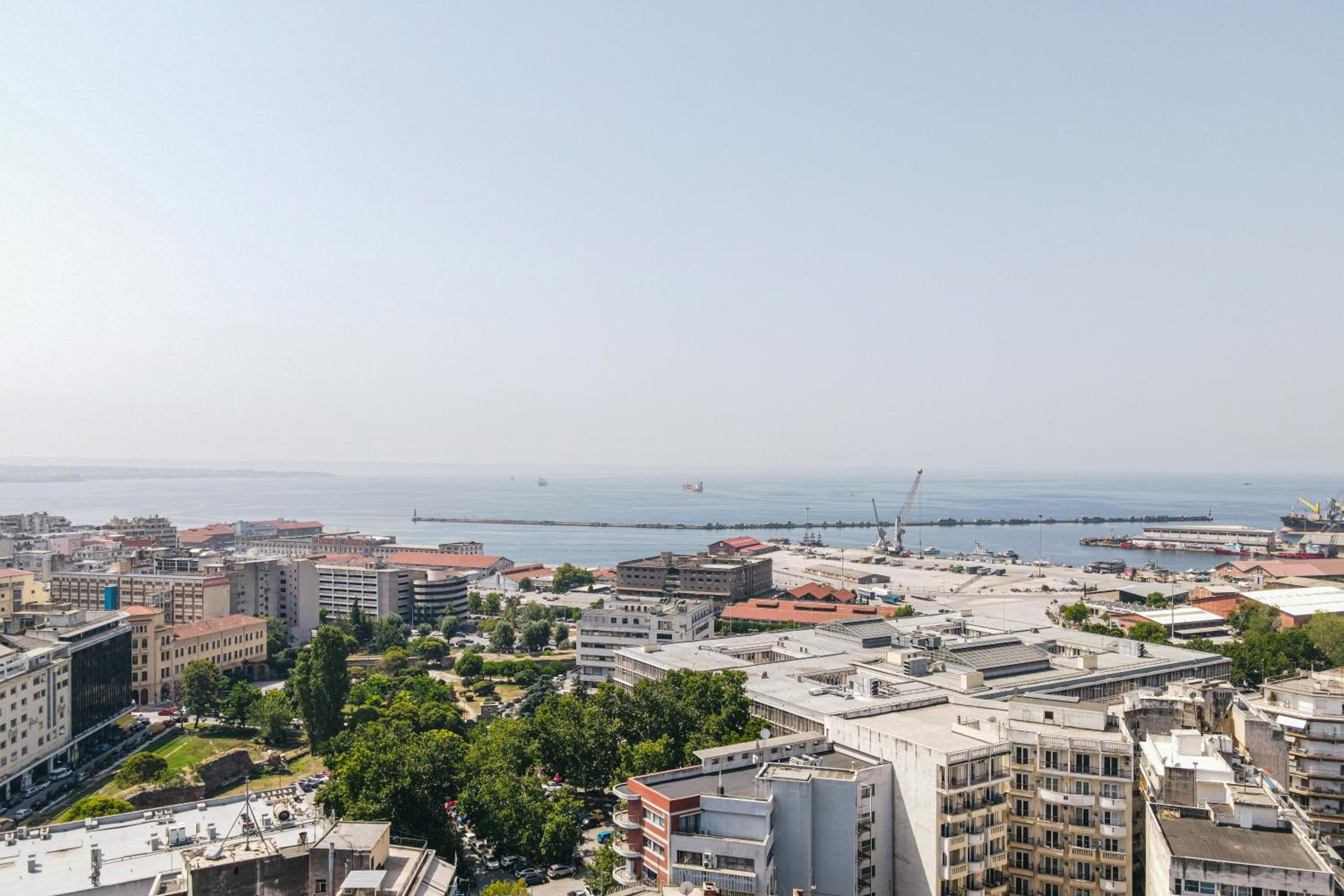Apartment with Balcony (Sky 2) - Photo 4