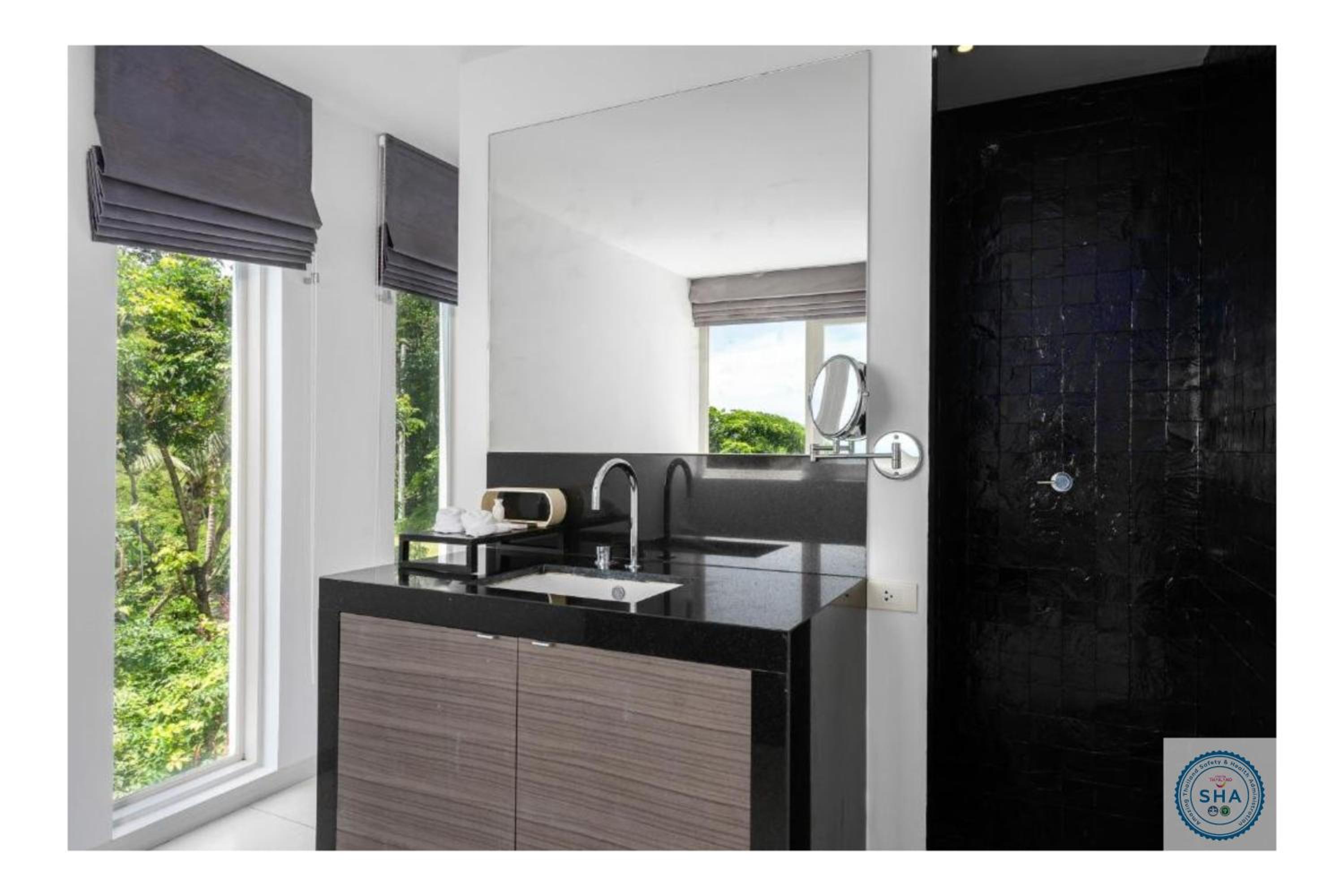 Three-Bedroom Suite - Photo 5