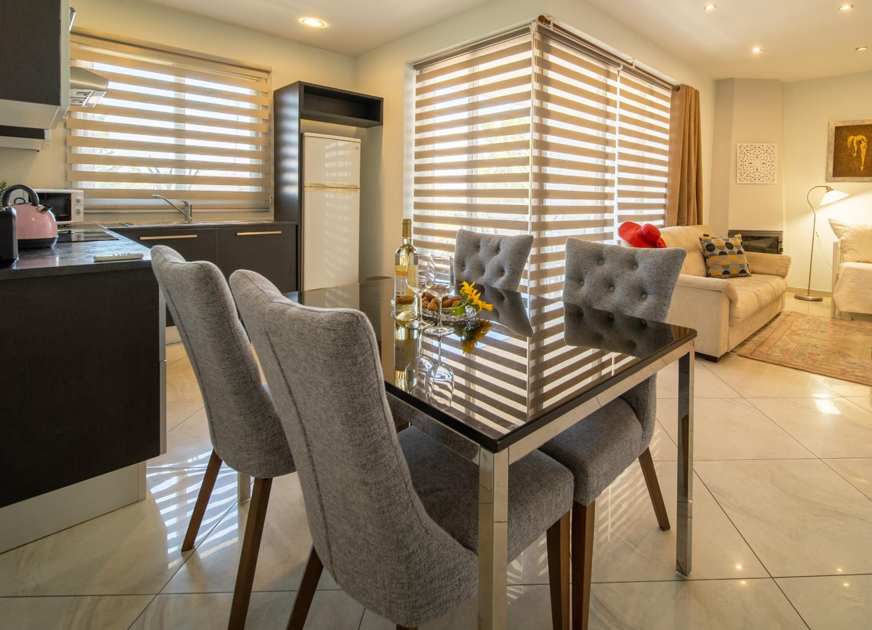 Superior Suite with Fireplace - Photo 16