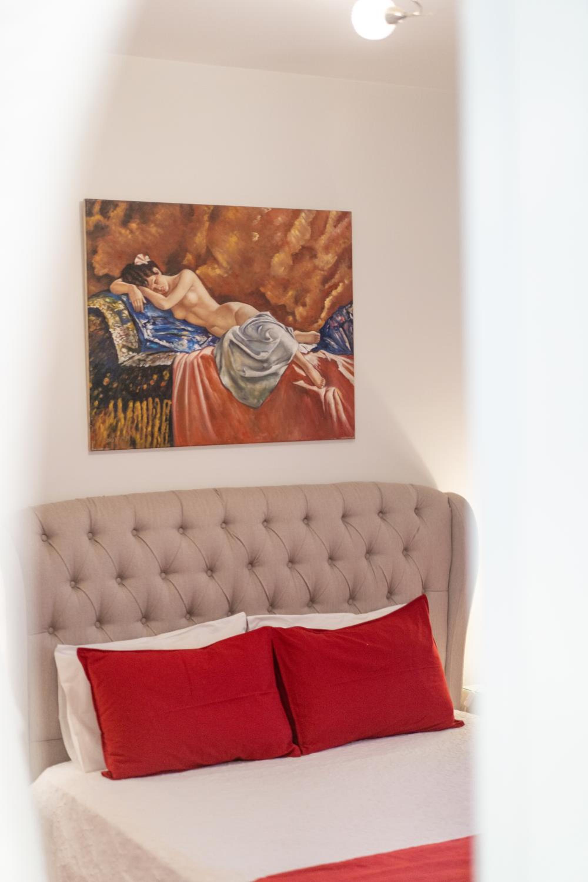 Superior Suite with Fireplace - Photo 21