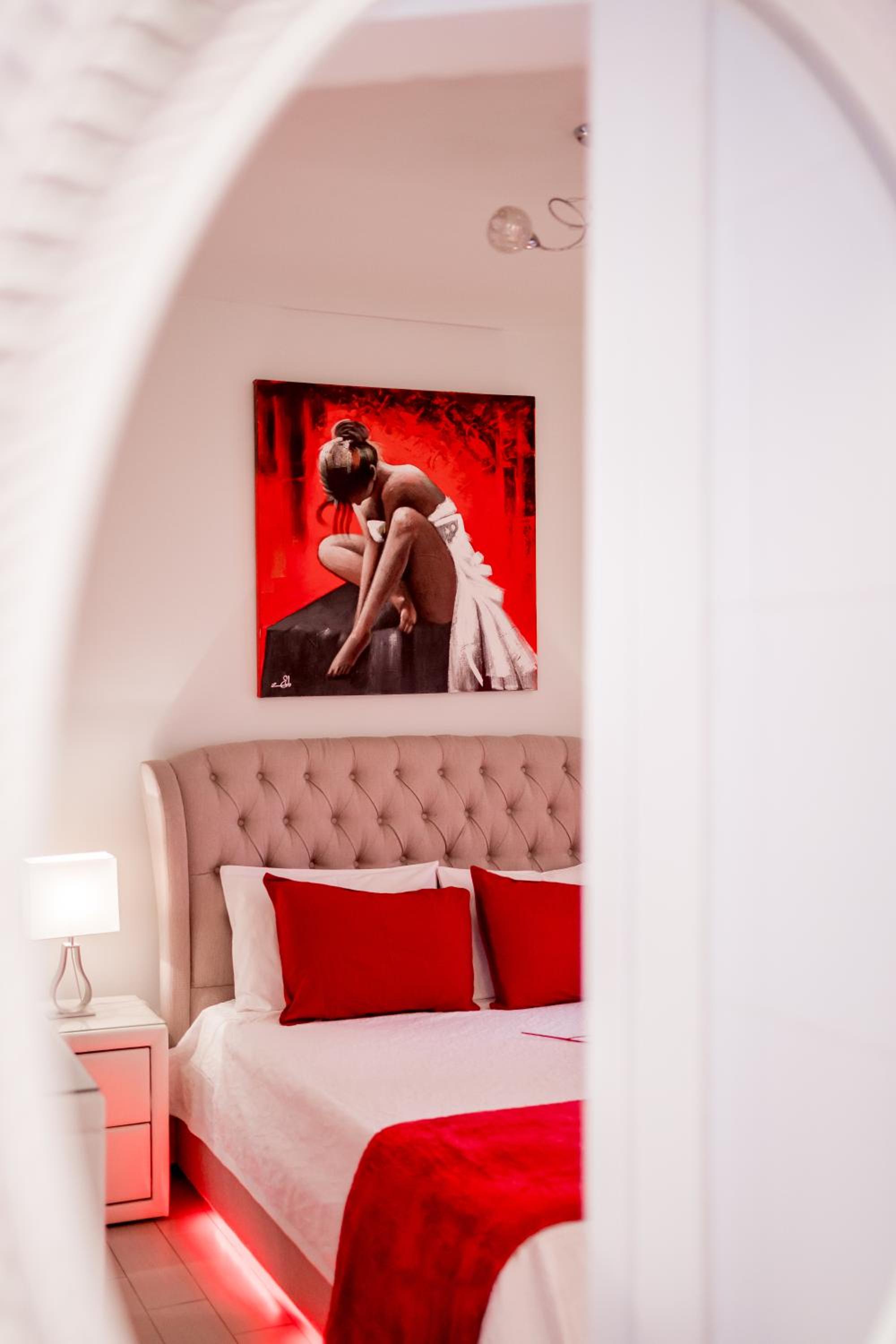 Superior Suite with Fireplace - Photo 6